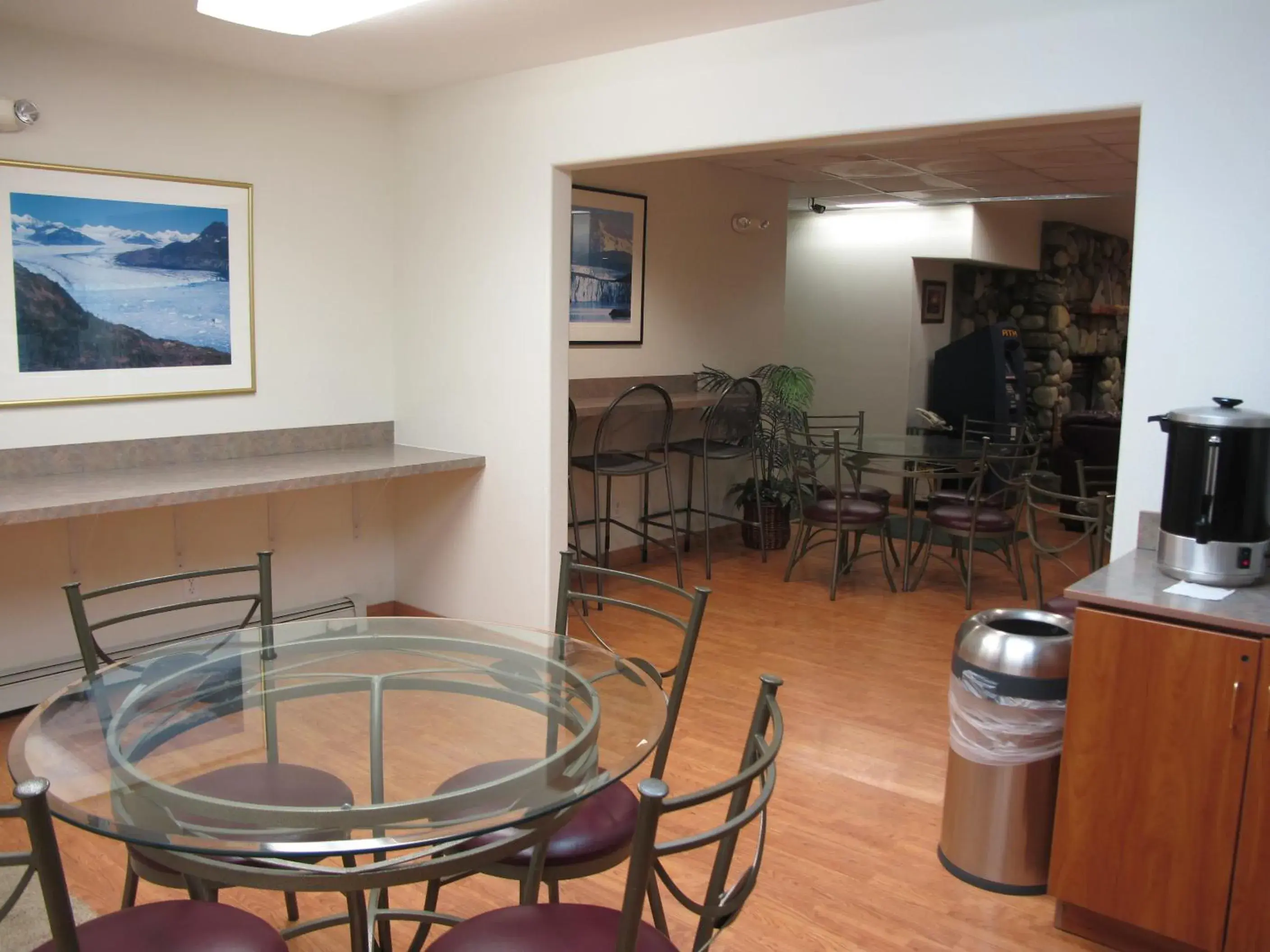 Restaurant/places to eat in Eagle River Microtel Restaurant/places to eat in Eagle River Microtel