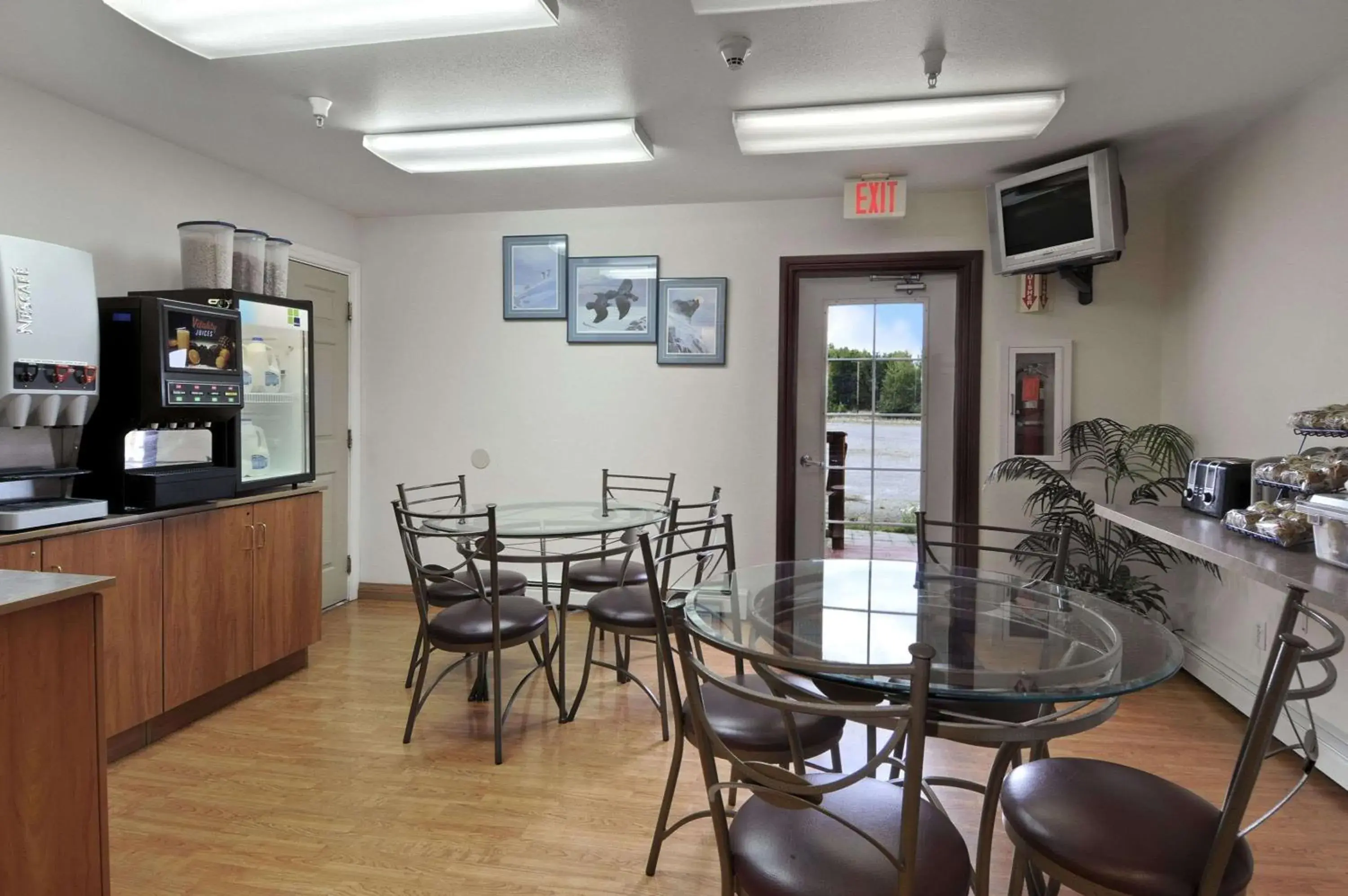 Restaurant/places to eat in Eagle River Microtel Restaurant/places to eat in Eagle River Microtel