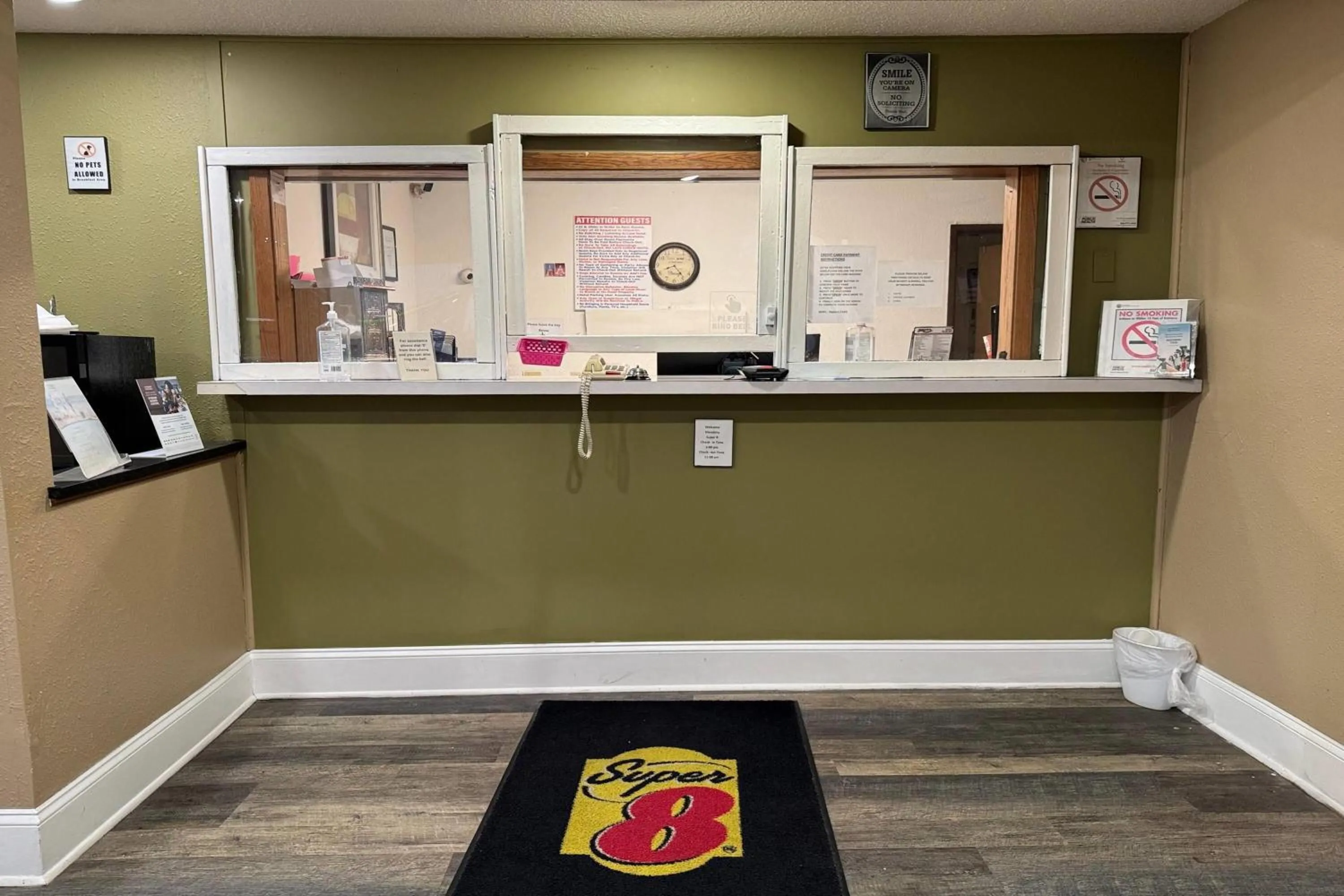 Lobby or reception in Super 8 by Wyndham Mendota I-39