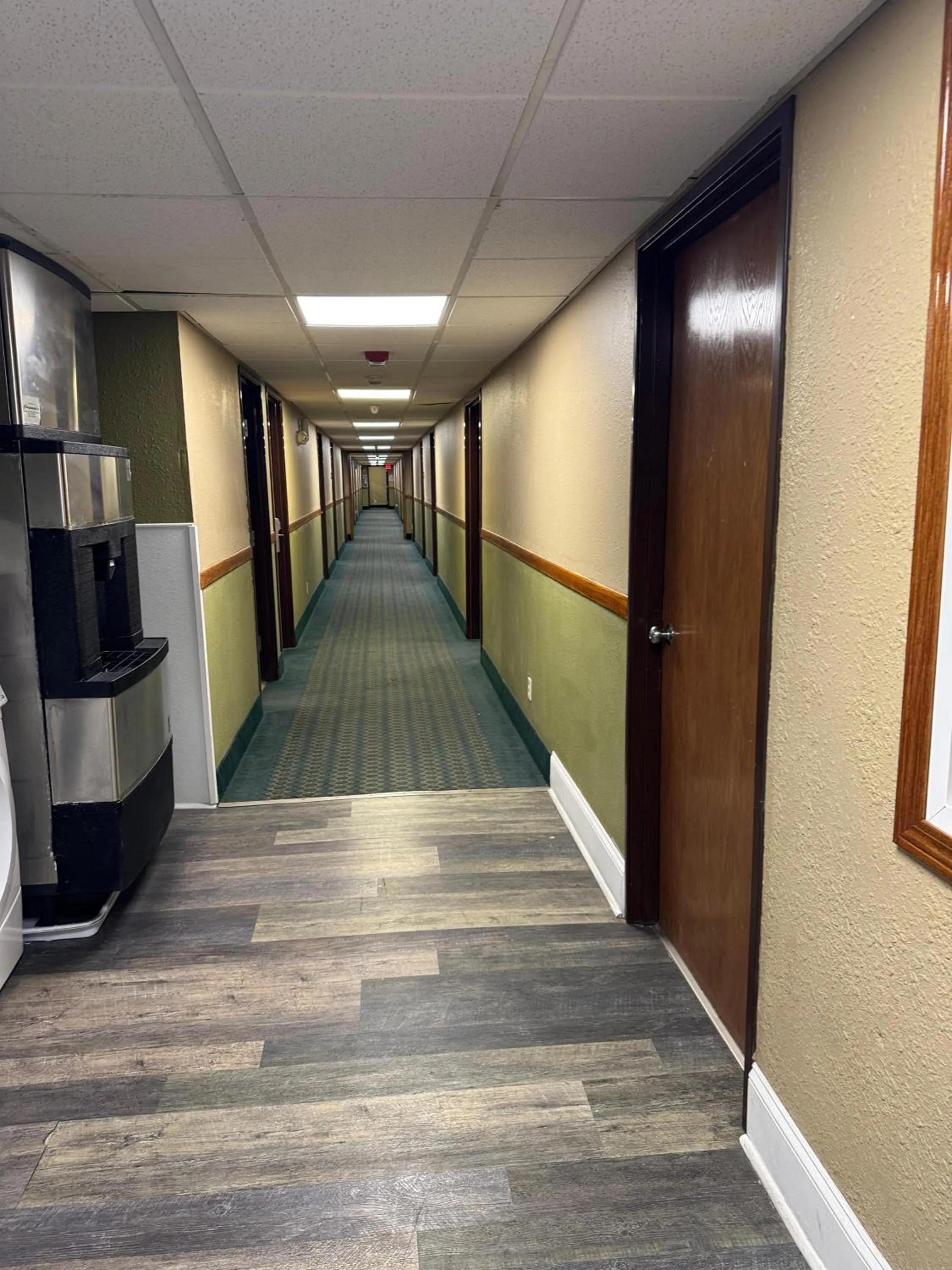 Floor plan in Super 8 by Wyndham Mendota I-39