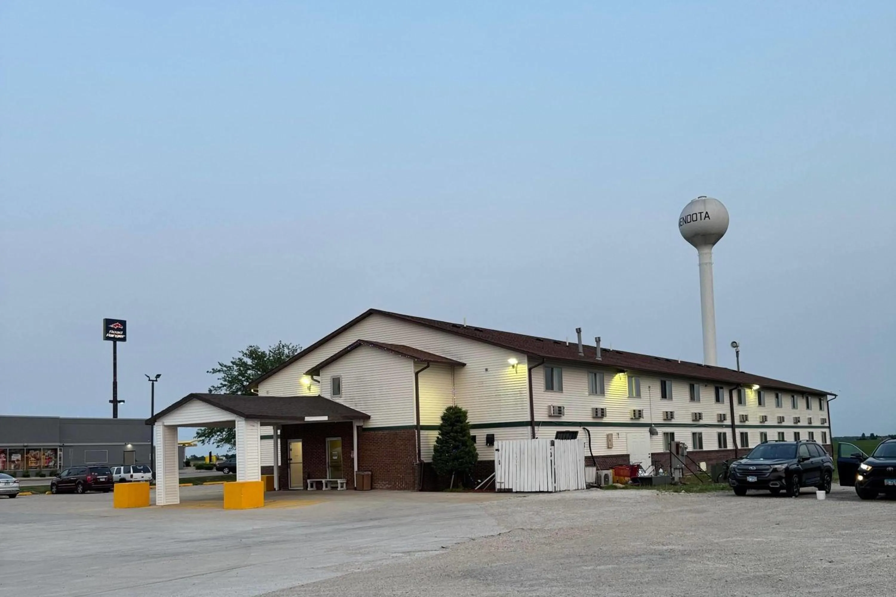 Property building in Super 8 by Wyndham Mendota I-39