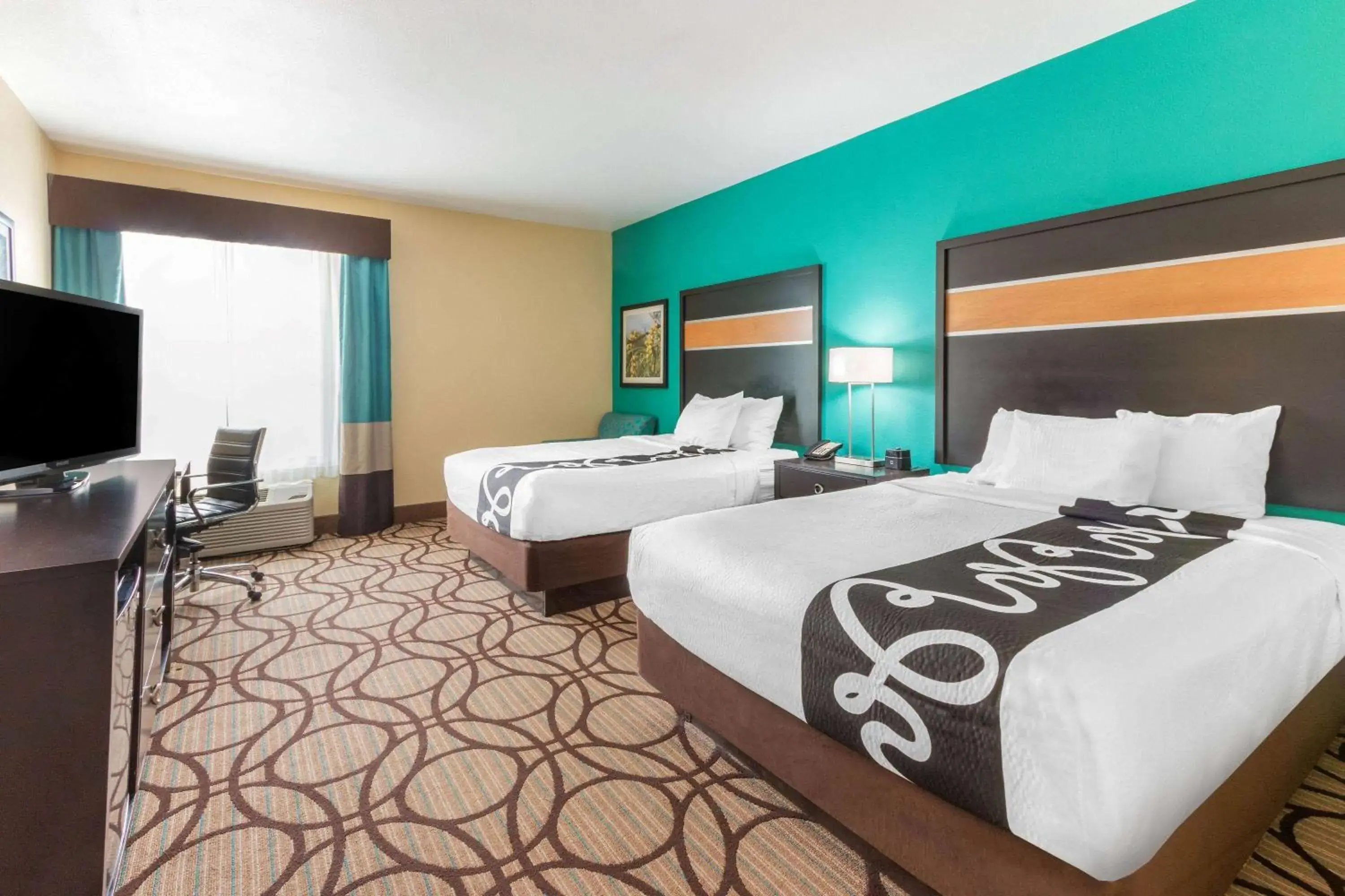 Photo of the whole room, Bed in La Quinta by Wyndham Carlsbad Photo of the whole room, Bed in La Quinta by Wyndham Carlsbad