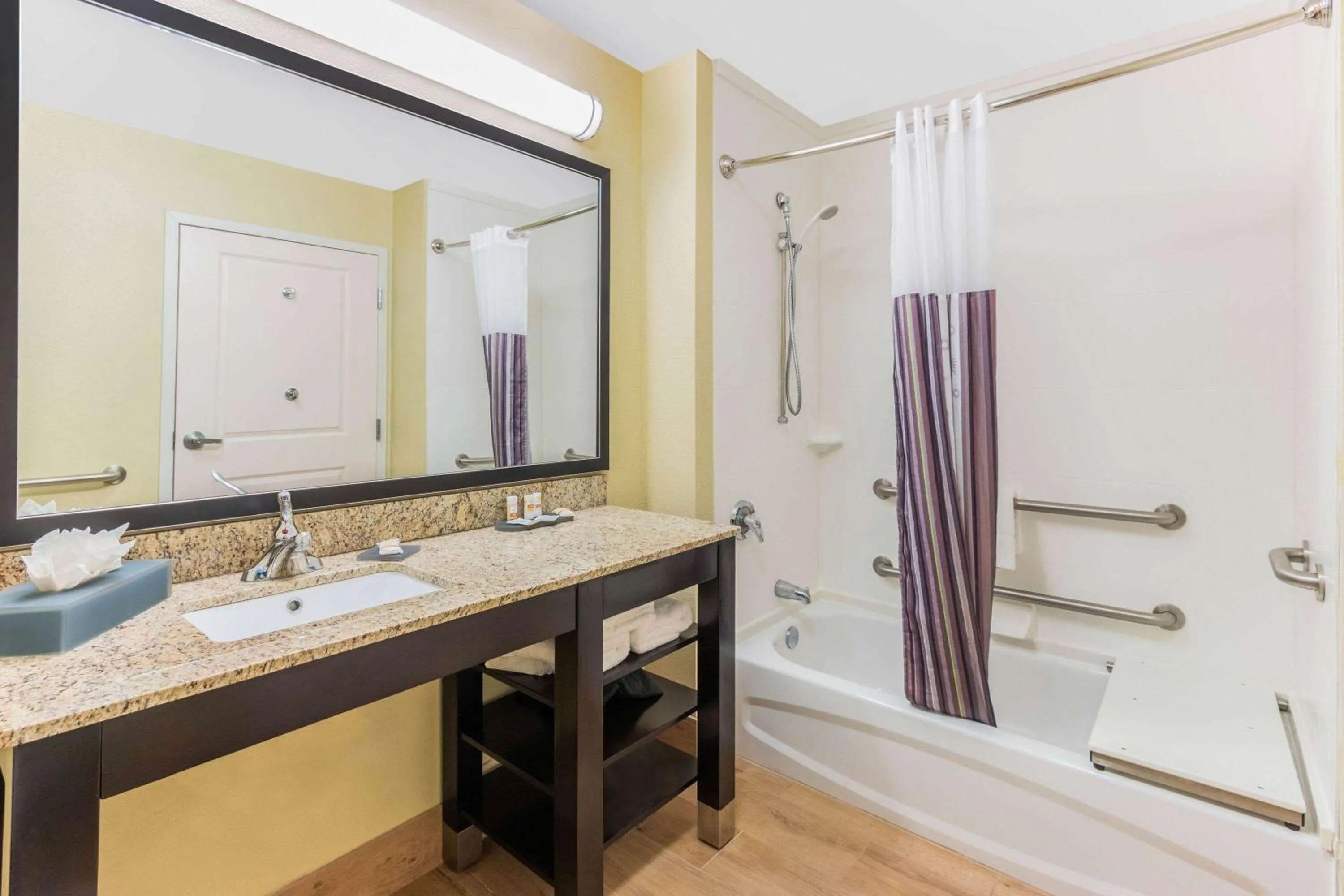 Bathroom in La Quinta by Wyndham Carlsbad