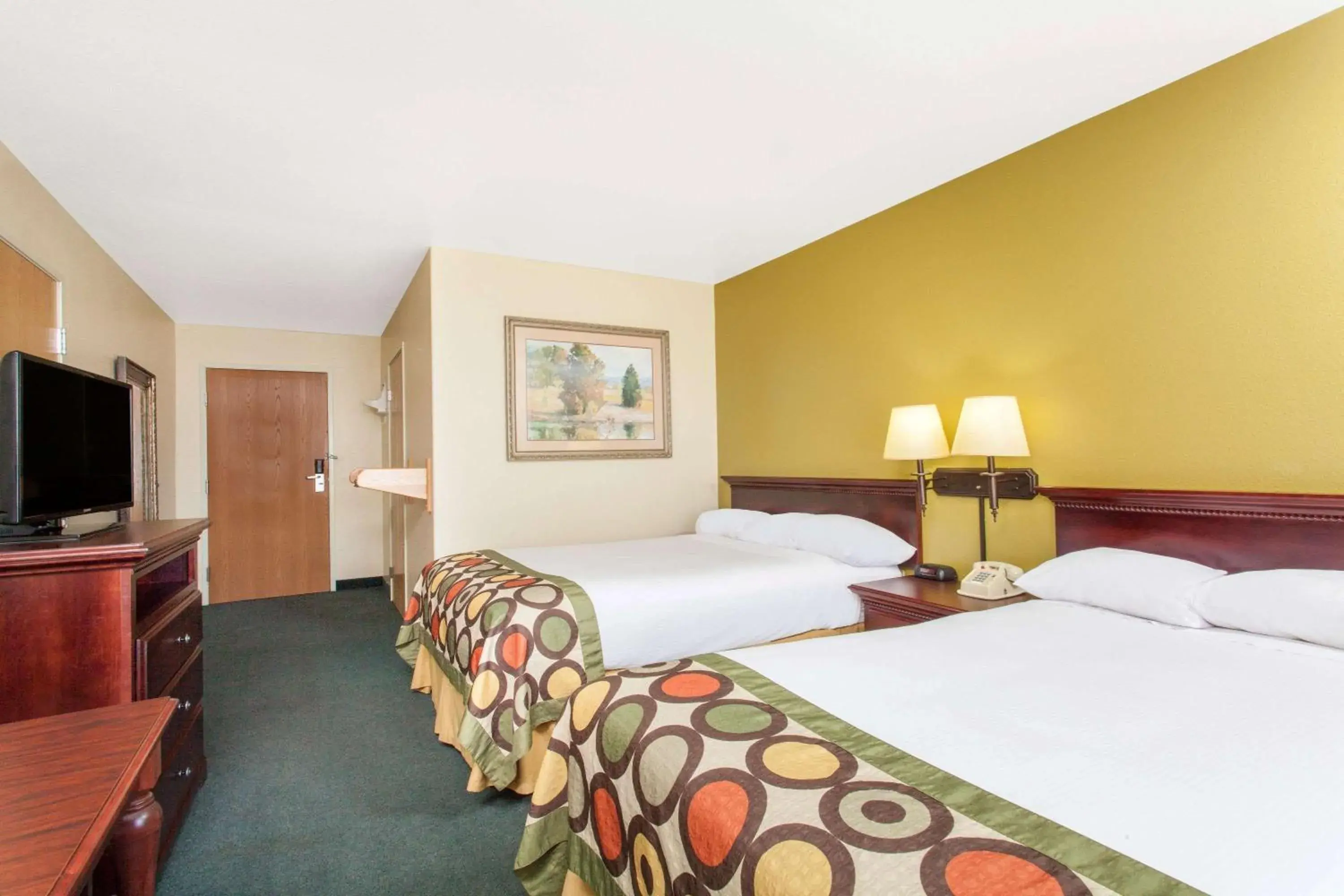 Photo of the whole room, Bed in Super 8 by Wyndham McCall Photo of the whole room, Bed in Super 8 by Wyndham McCall