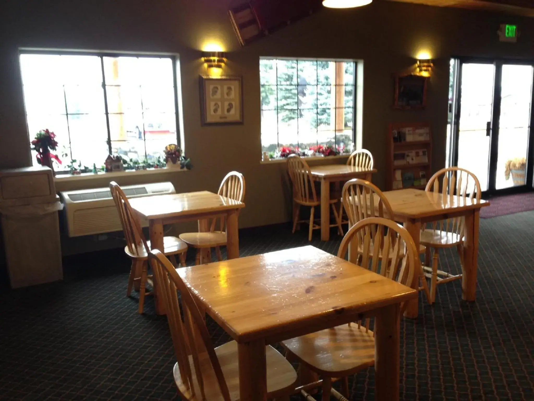 Restaurant/places to eat in Super 8 by Wyndham McCall Restaurant/places to eat in Super 8 by Wyndham McCall