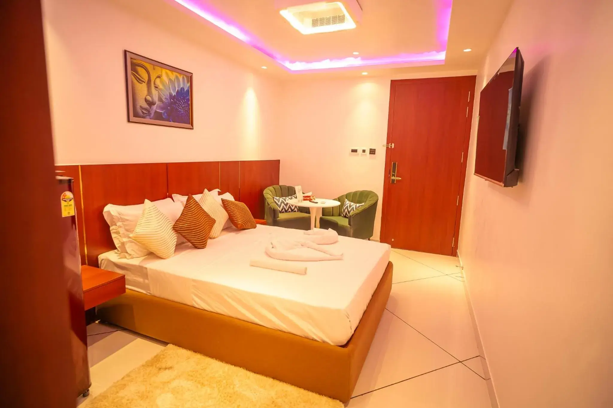 Bedroom, Bed in J60 Suites, Ashok Vihar - Near Netaji Subhash Place Bedroom, Bed in J60 Suites, Ashok Vihar - Near Netaji Subhash Place