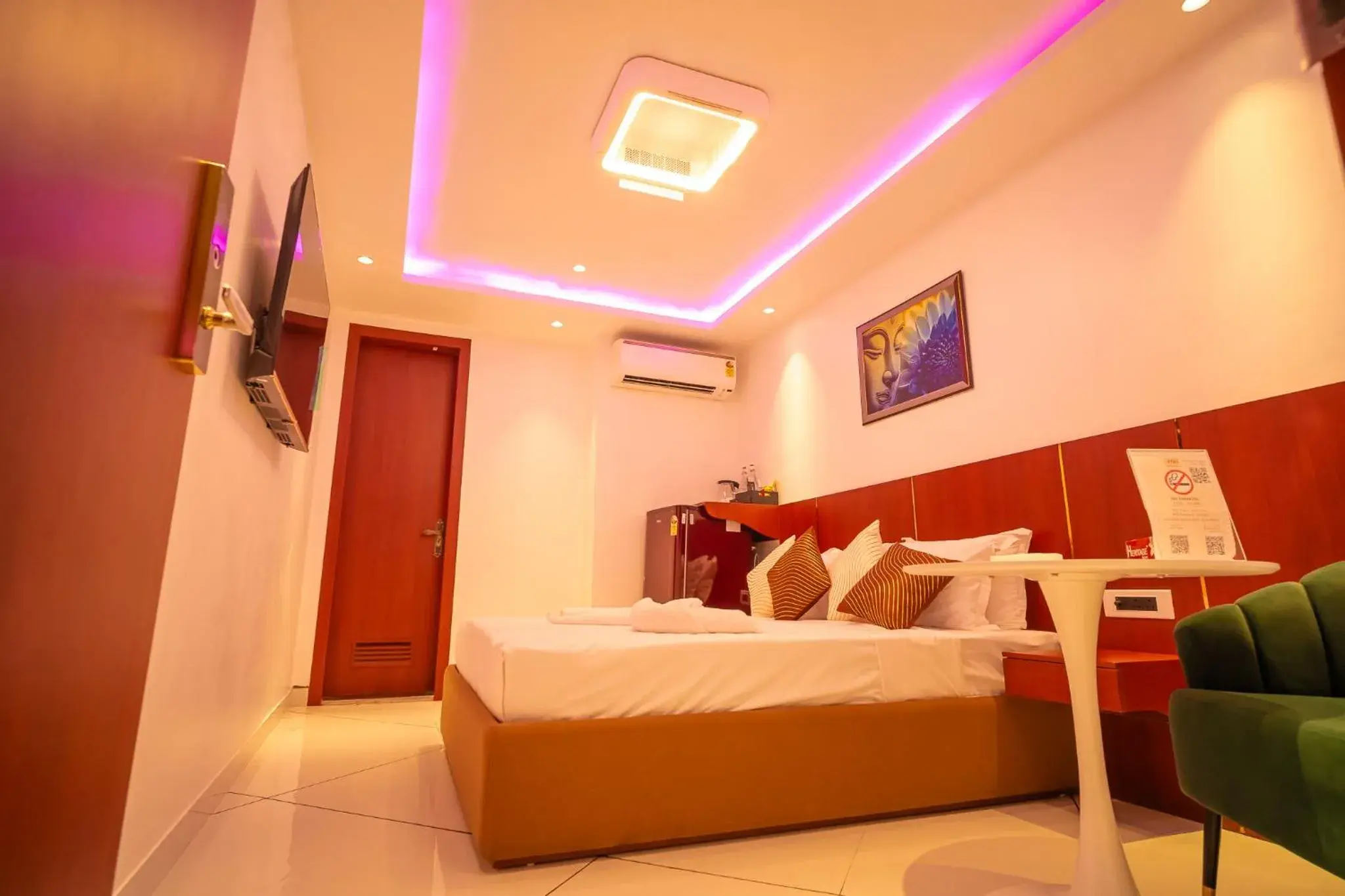 Bedroom, Bed in J60 Suites, Ashok Vihar - Near Netaji Subhash Place Bedroom, Bed in J60 Suites, Ashok Vihar - Near Netaji Subhash Place