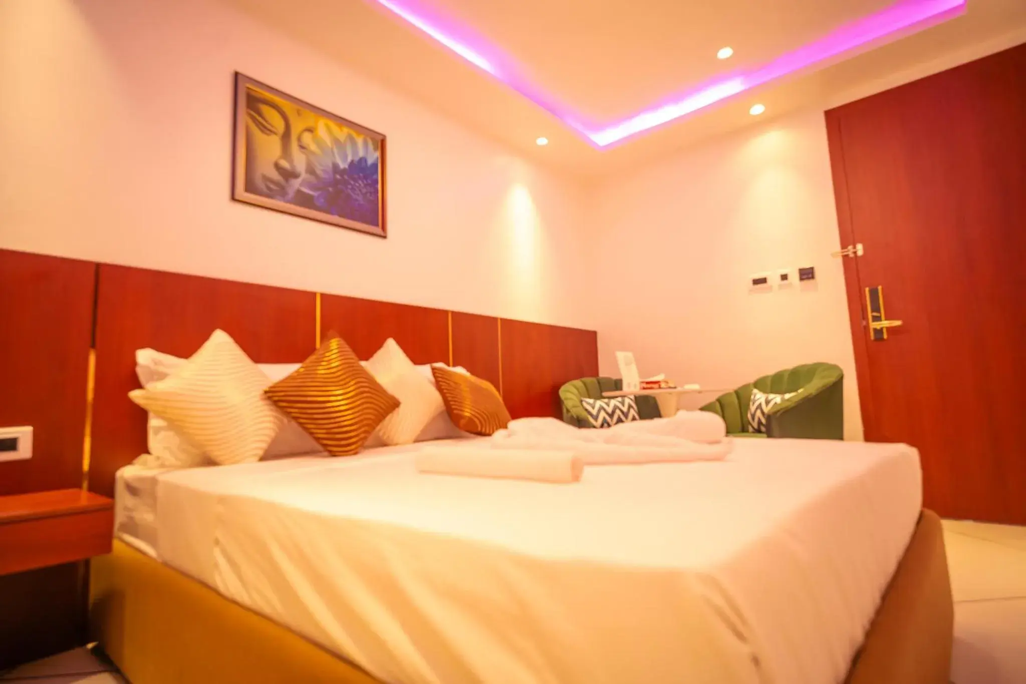 Bedroom, Bed in J60 Suites, Ashok Vihar - Near Netaji Subhash Place Bedroom, Bed in J60 Suites, Ashok Vihar - Near Netaji Subhash Place