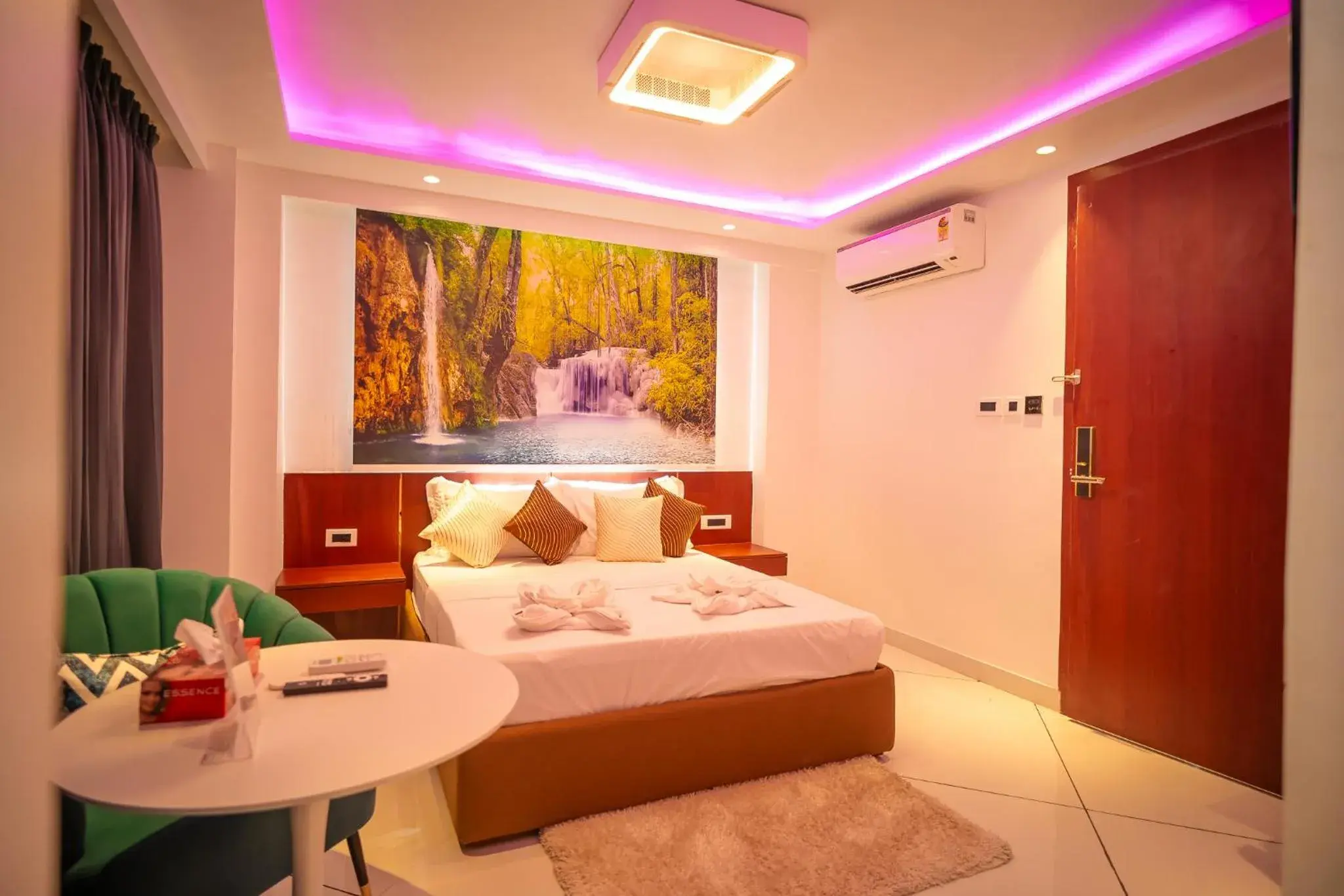 Bedroom, Bed in J60 Suites, Ashok Vihar - Near Netaji Subhash Place Bedroom, Bed in J60 Suites, Ashok Vihar - Near Netaji Subhash Place