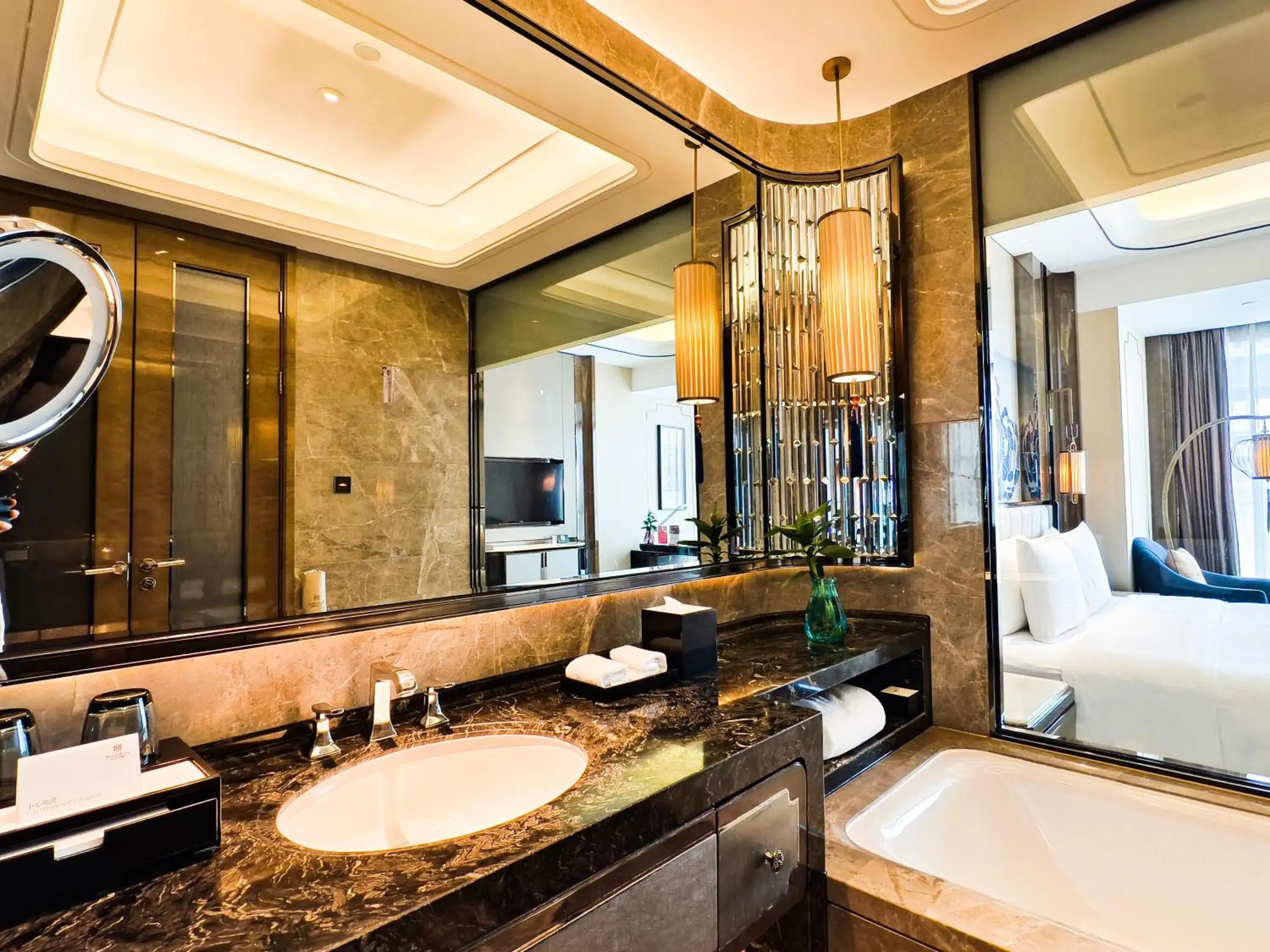 Grand Deluxe King Room【High Floor+65 inches Project to a high-definition TV】 in Wanda Vista Kunming Grand Deluxe King Room【High Floor+65 inches Project to a high-definition TV】 in Wanda Vista Kunming