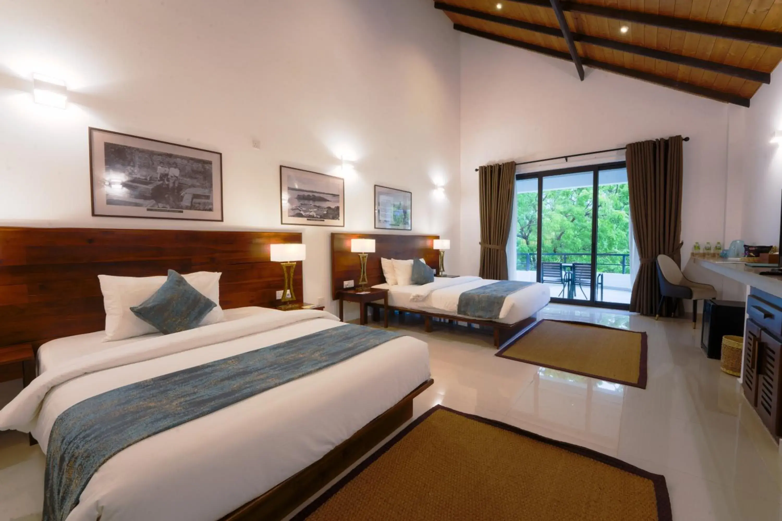 Deluxe Double or Twin Room with Balcony in Uppuveli Beach by DSK Deluxe Double or Twin Room with Balcony in Uppuveli Beach by DSK