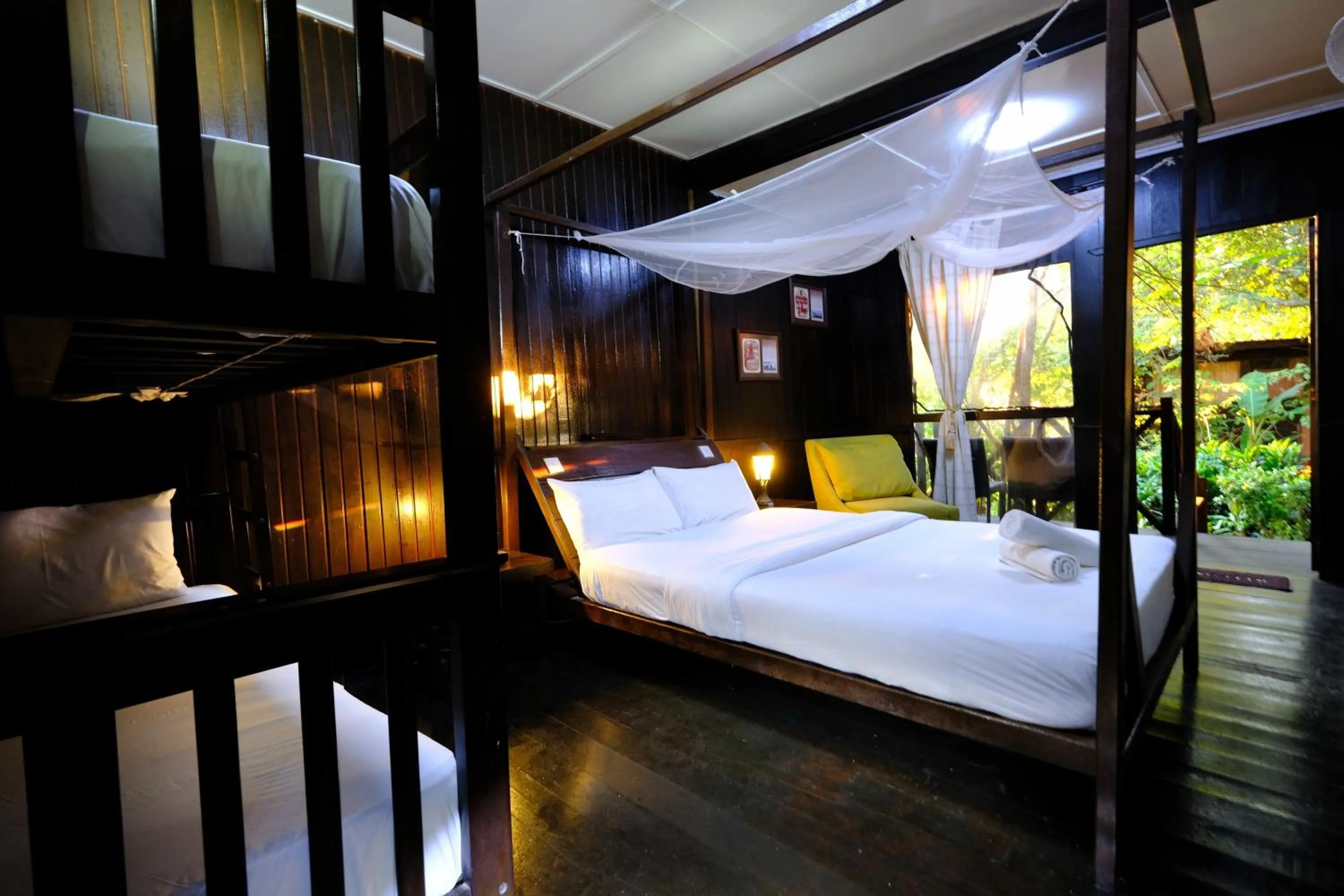 Bed in Melina Beach Resort