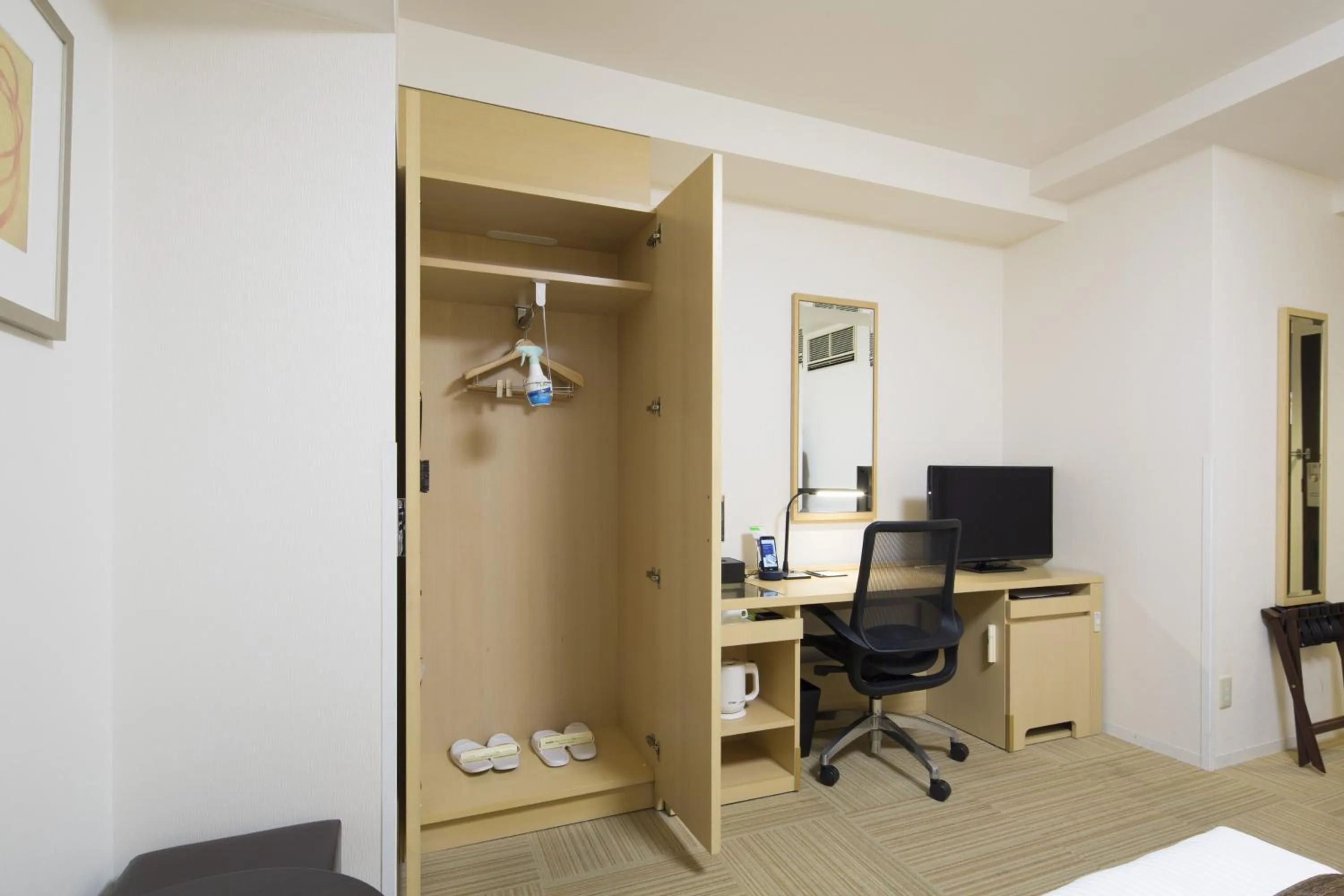 Photo of the whole room in Shizutetsu Hotel Prezio Shizuoka Ekinan