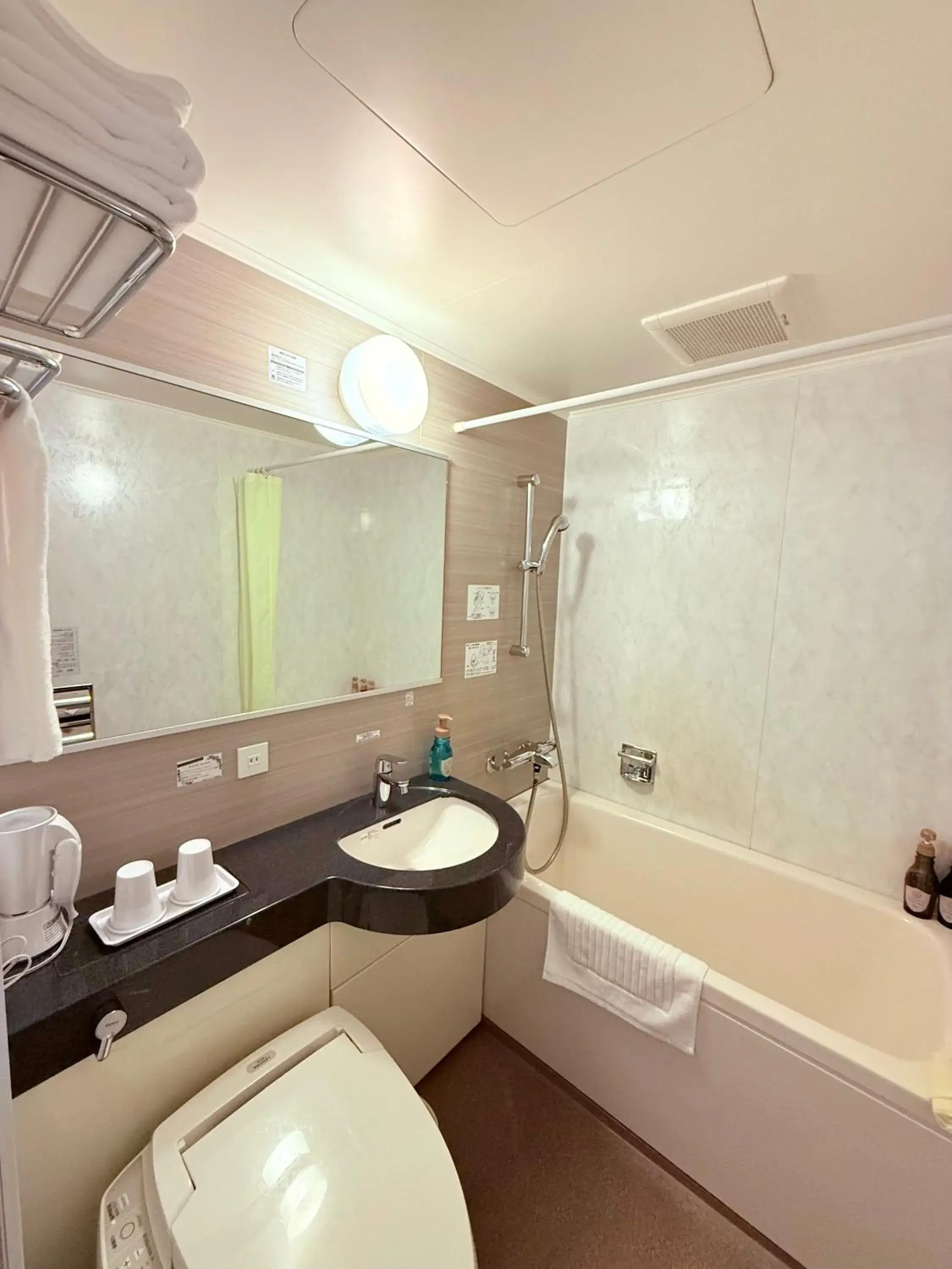 Standard Double Room - Non-Smoking in Shizutetsu Hotel Prezio Shizuoka Ekinan Standard Double Room - Non-Smoking in Shizutetsu Hotel Prezio Shizuoka Ekinan