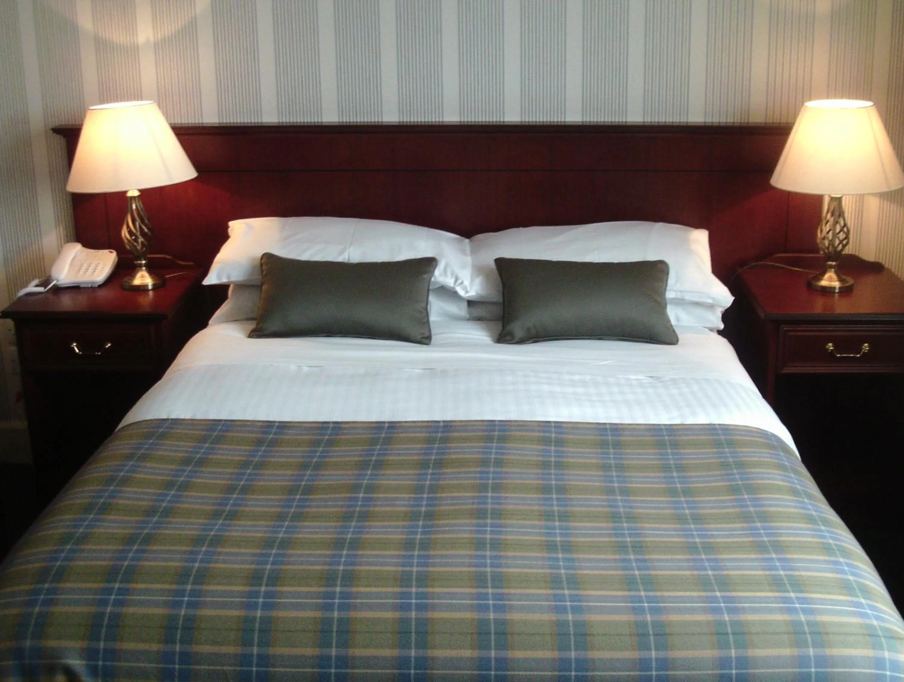 Bedroom, Bed in Nethybridge Hotel
