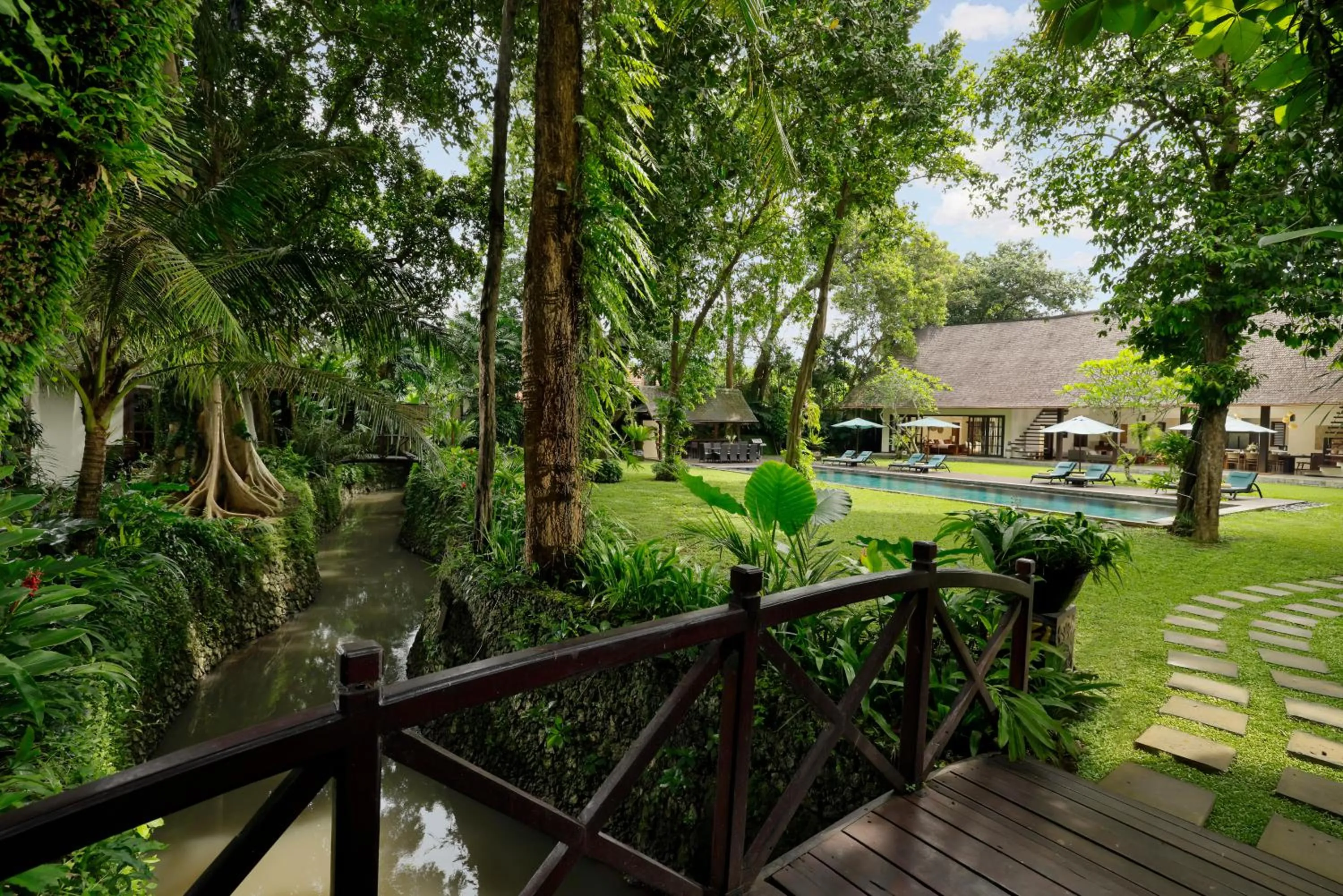 Garden in Villa Tirtadari by Nakula