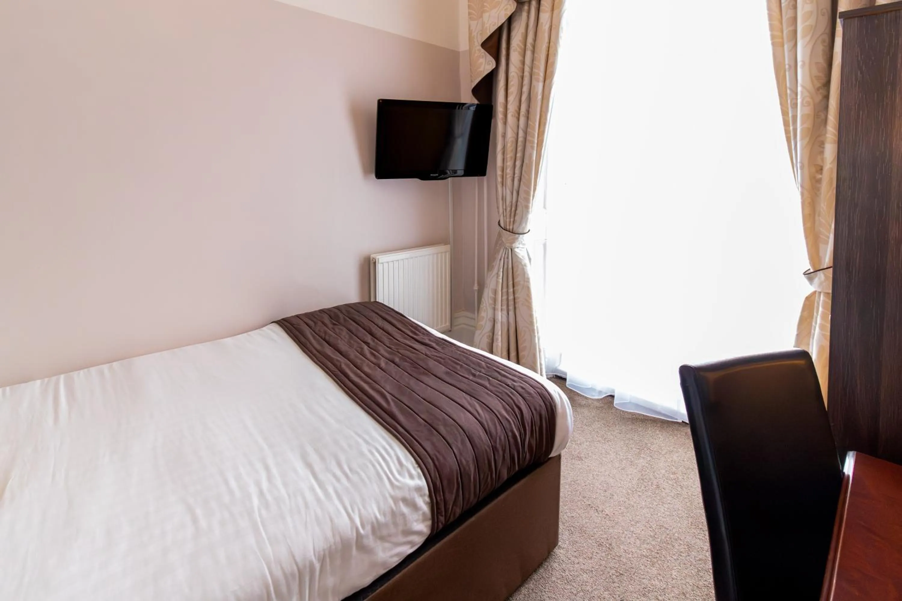 Bed in The Palace Hotel Buxton & Spa