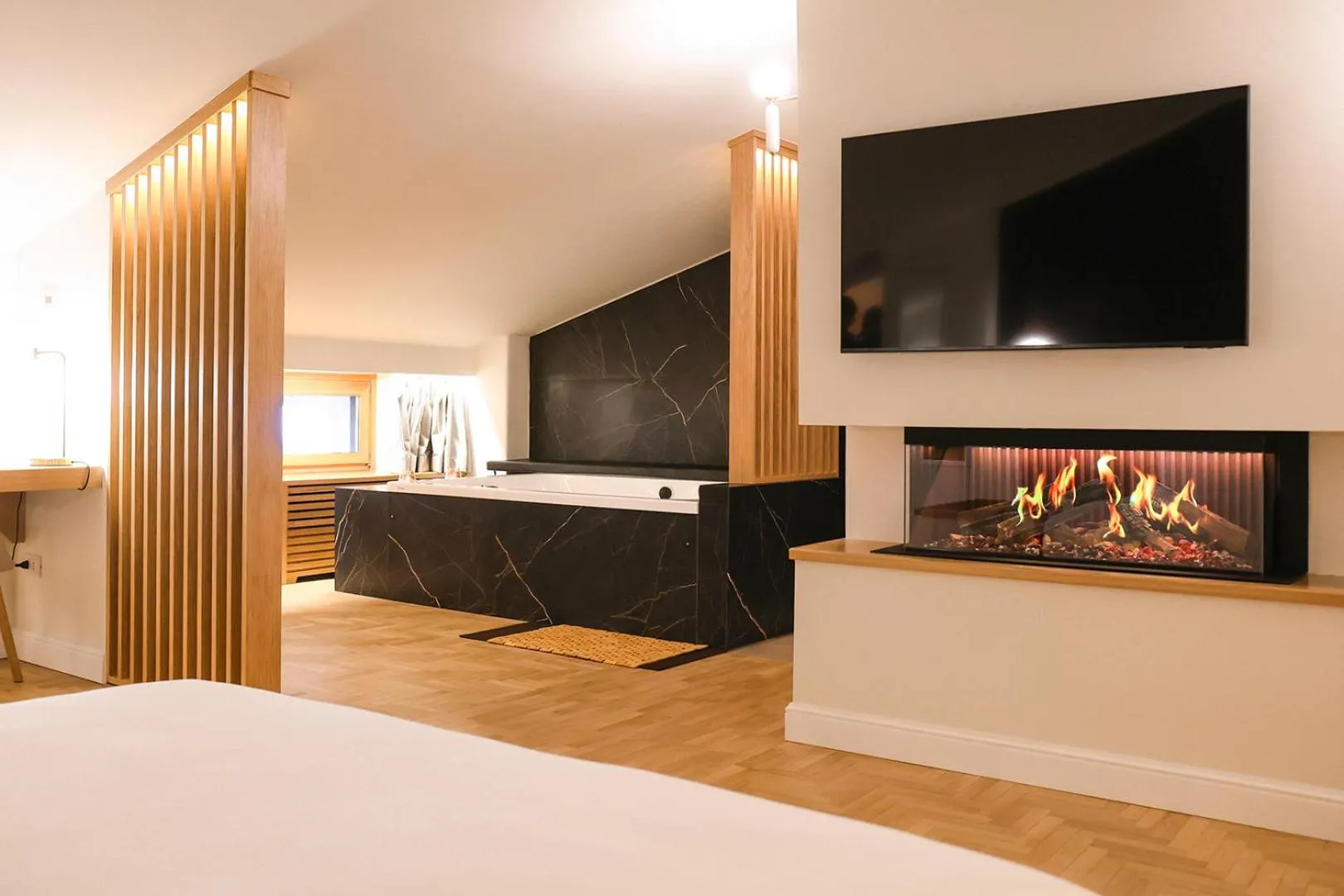 Hot Tub, Bed in Hotel Camigliatello