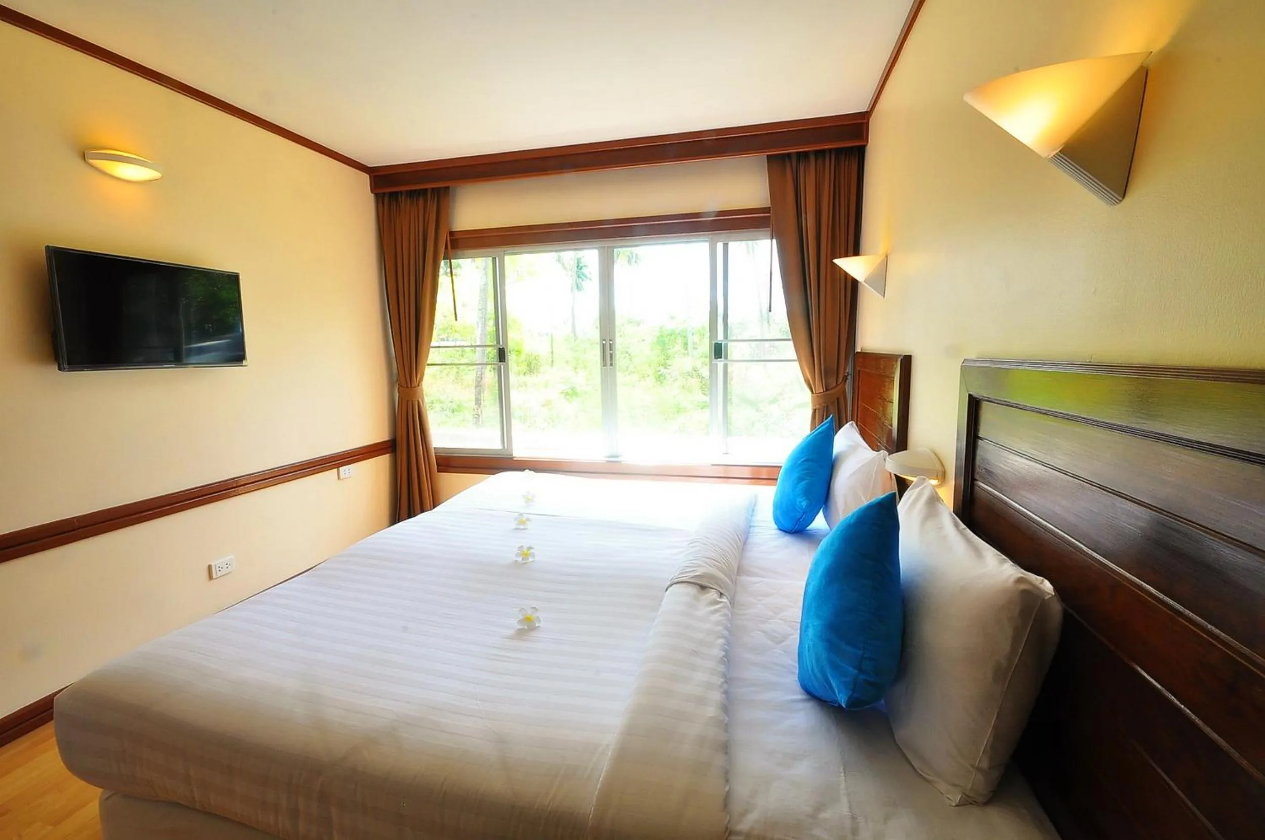Bed in Isle Beach Resort Krabi-SHA