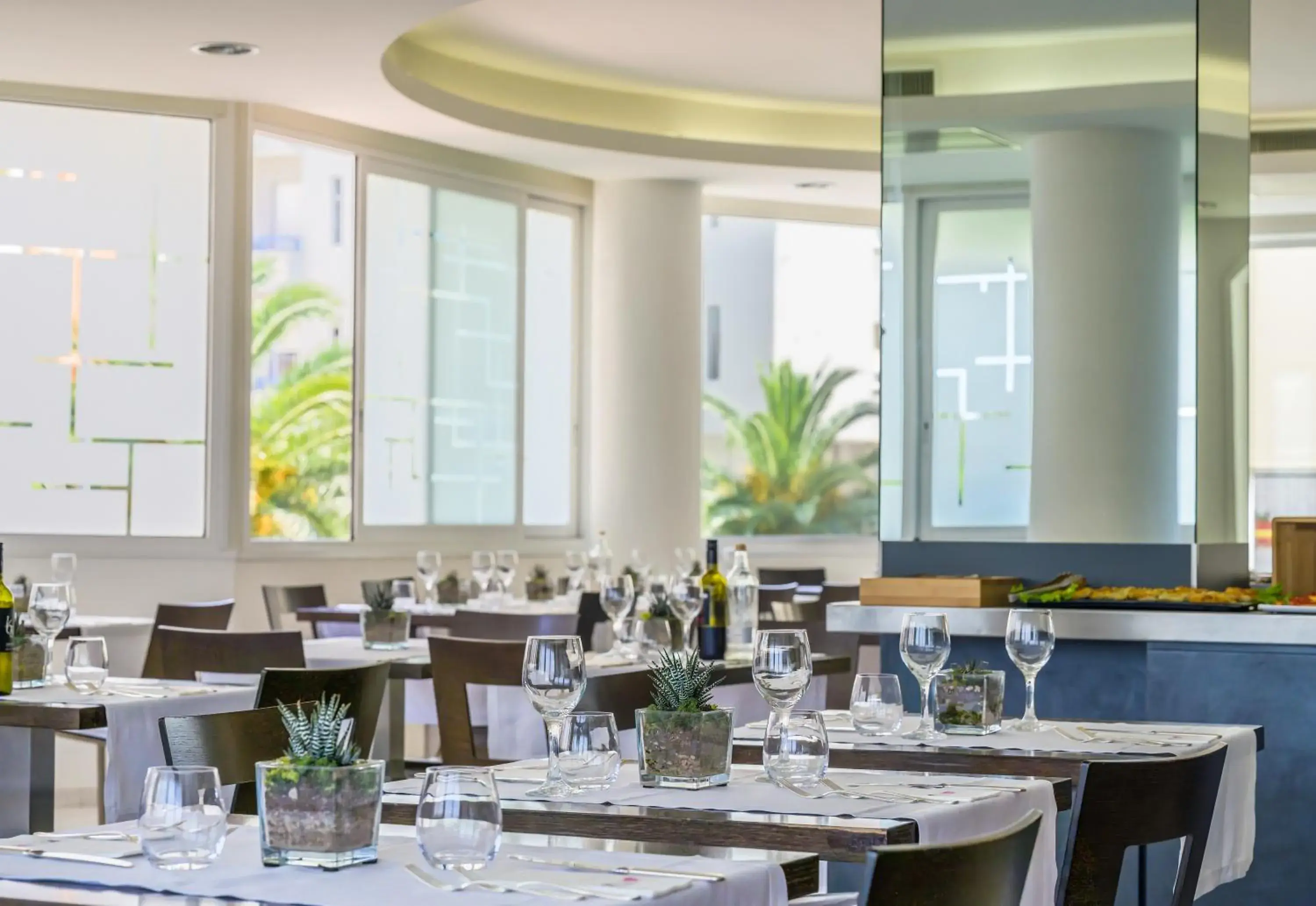 Restaurant/Places to Eat in Acapulco Hotel