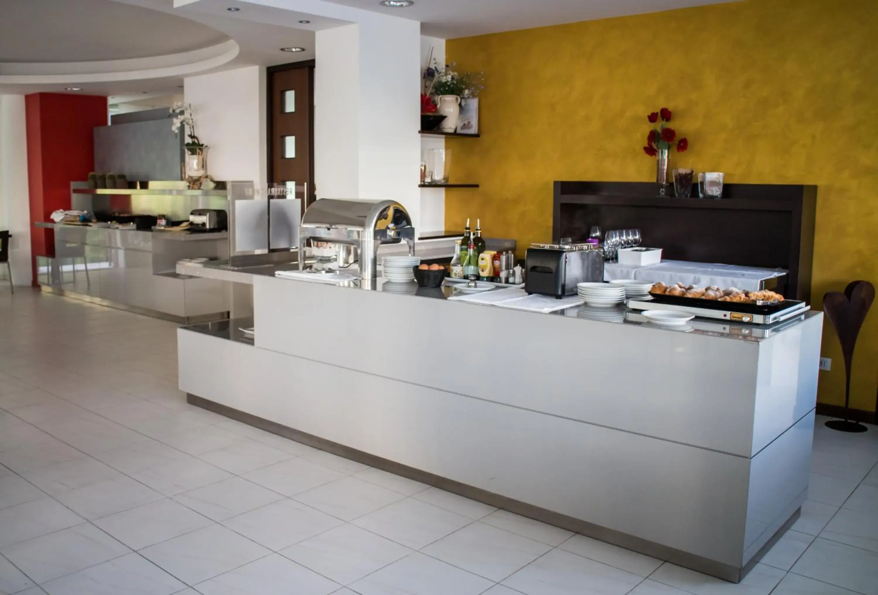 Restaurant/places to eat, Kitchen/Kitchenette in Acapulco Hotel