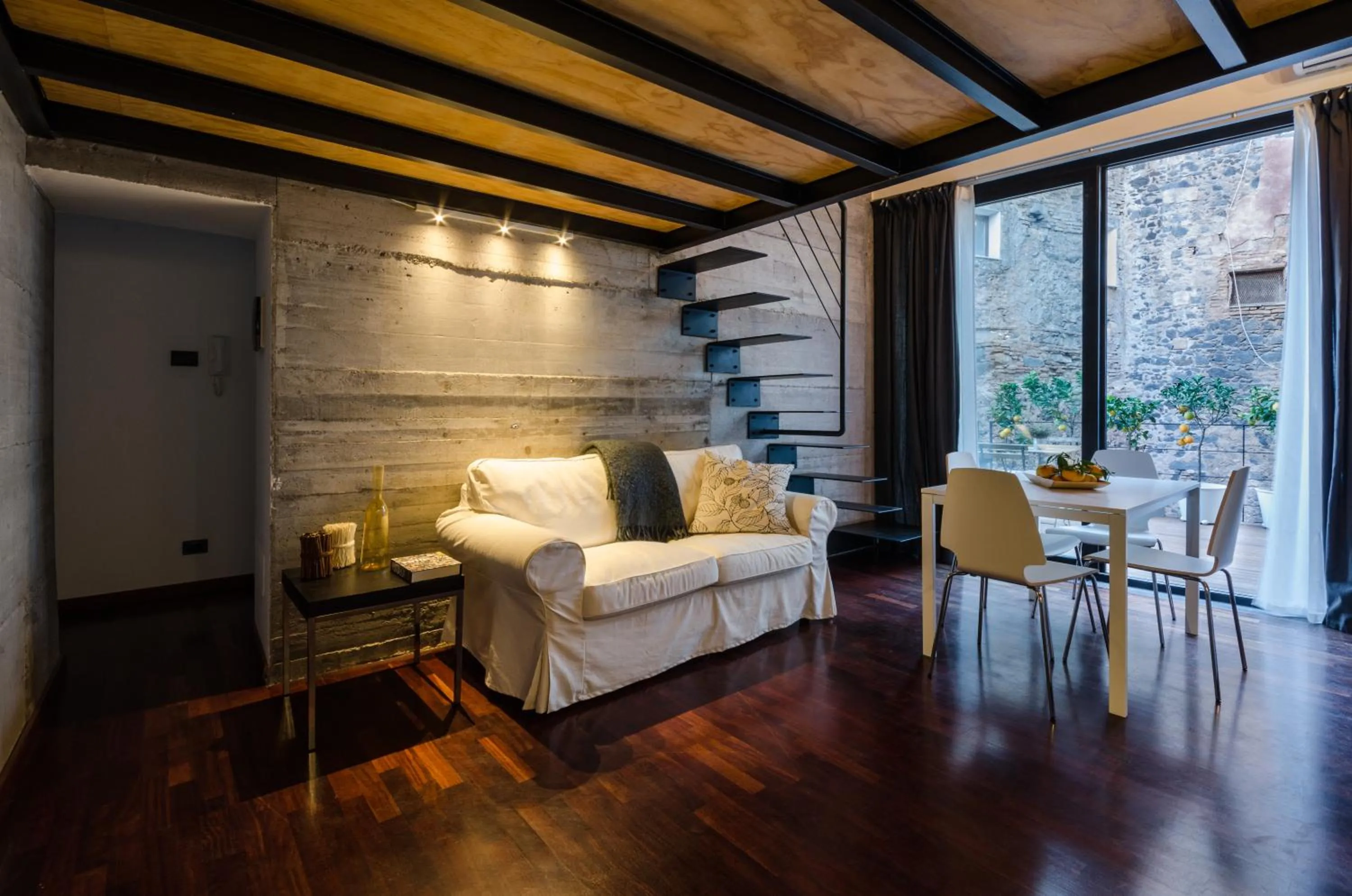 Apartment with Terrace in Pietranera Apartments