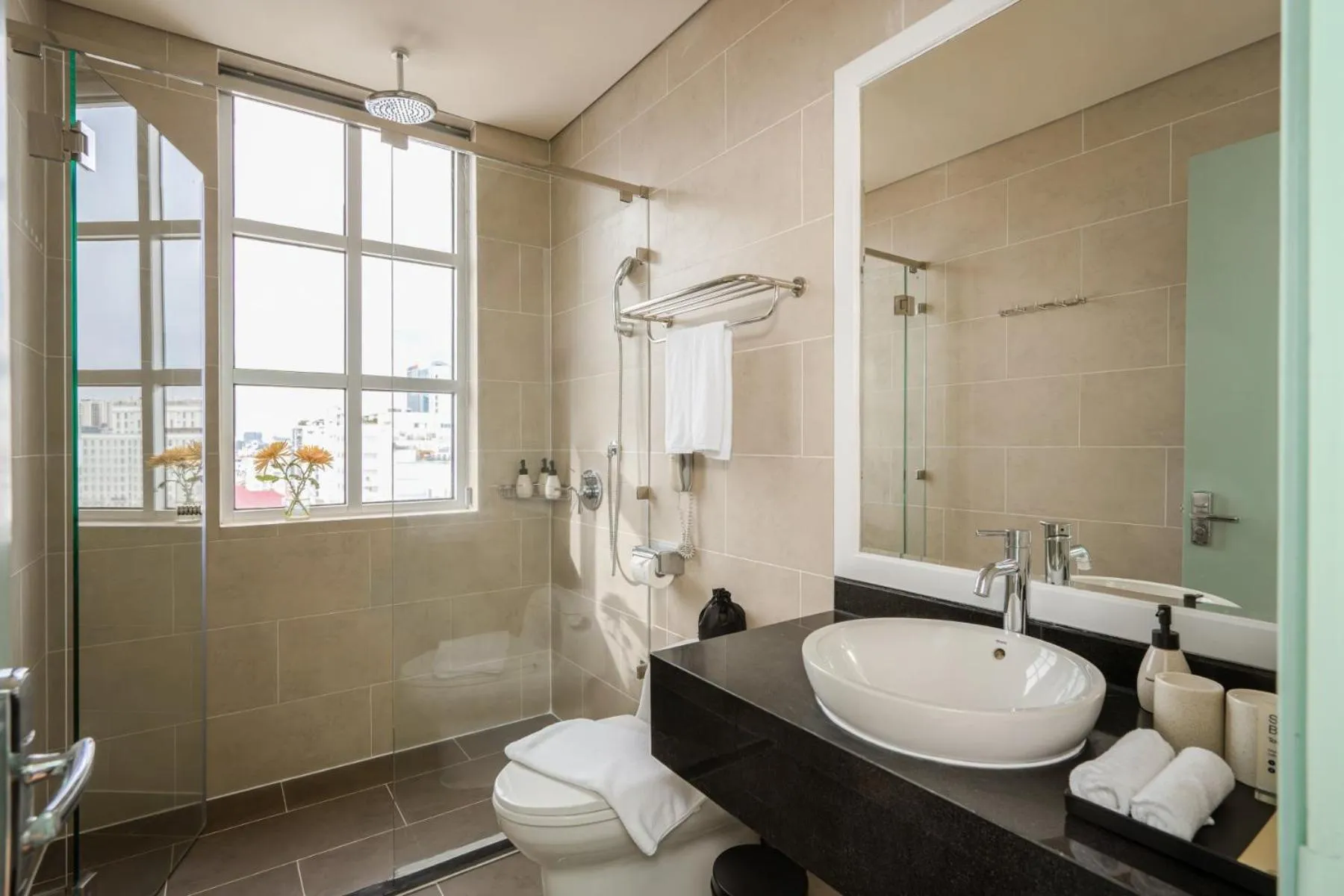 Toilet in M Village Hotel Tao Đàn Park