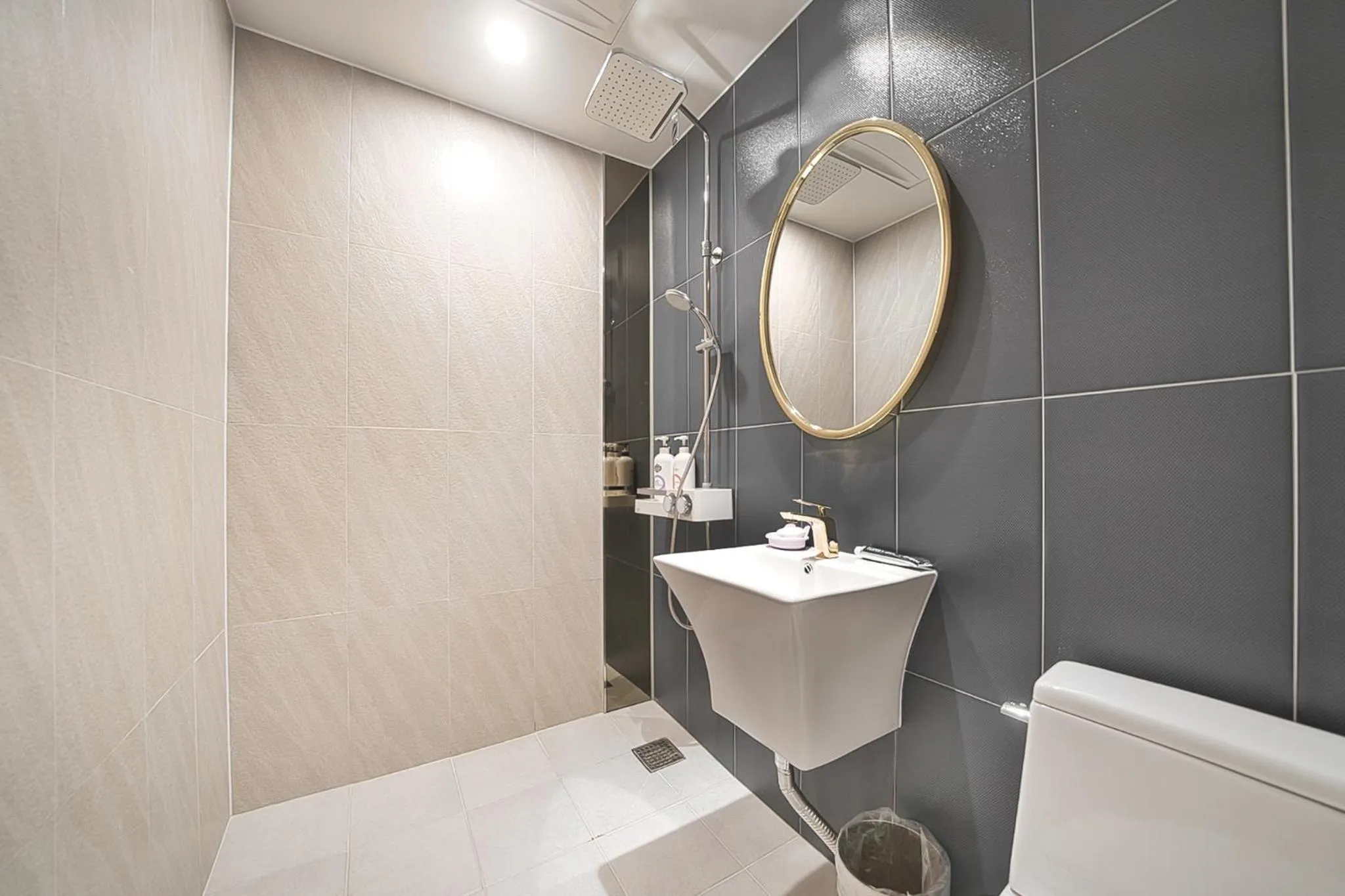 Toilet in One Stay Hotel