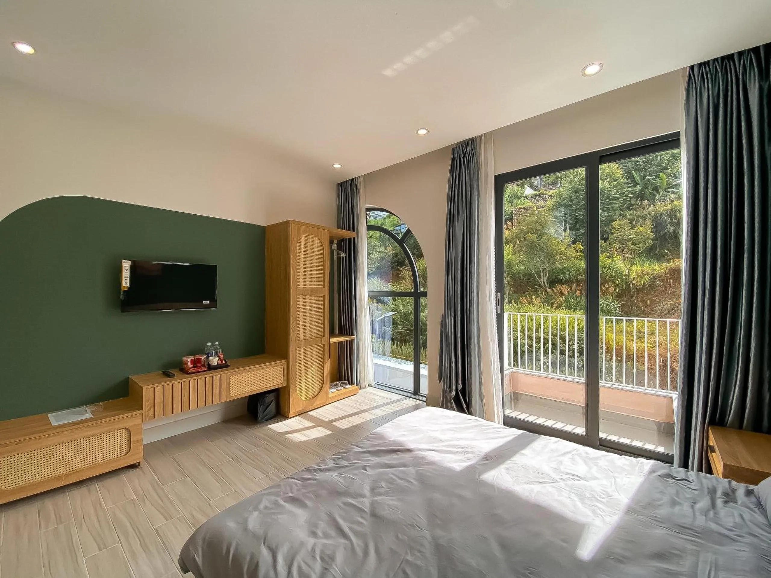 Communal lounge/ TV room, Bed in Flower Home KHE SANH 1