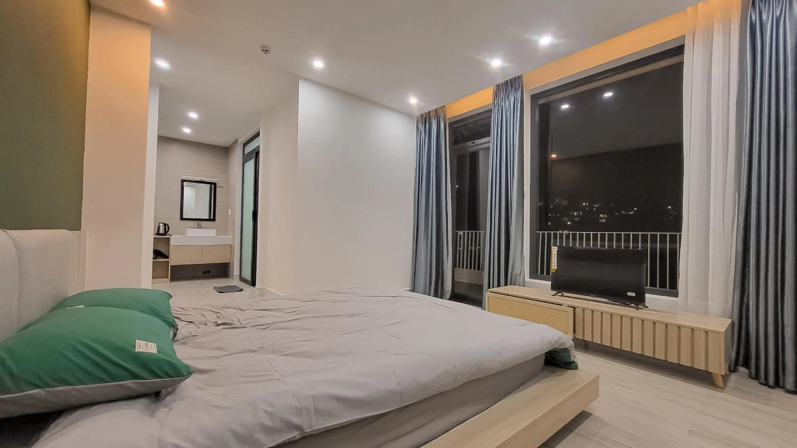 Bed in Flower Home KHE SANH 1