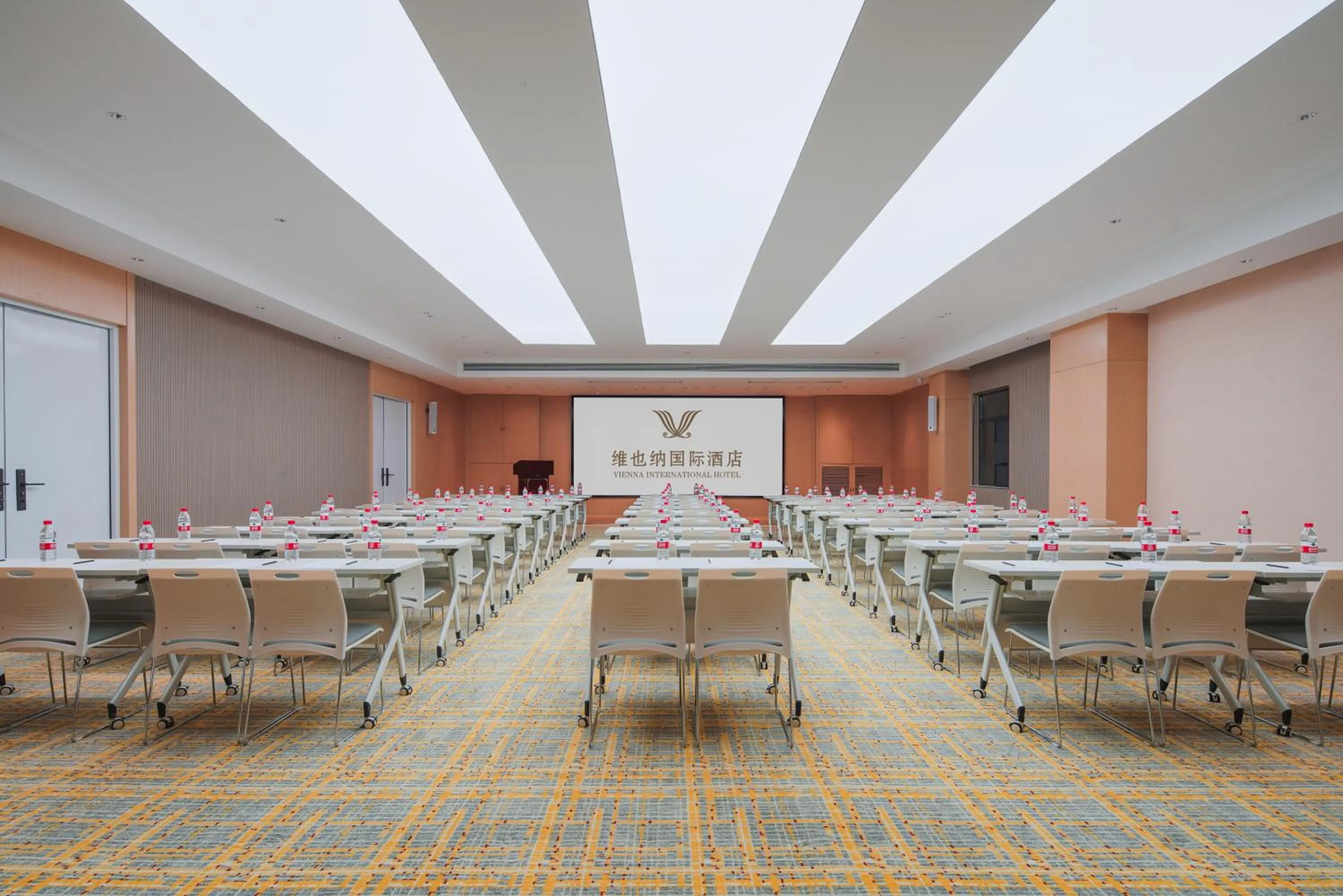 Business facilities in Vienna International Hotel Xi'an Fengdong Football Center Branch