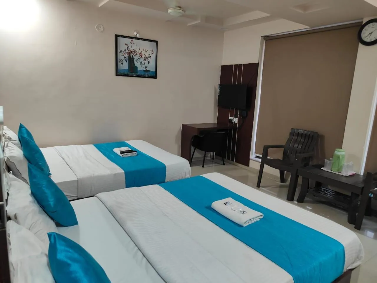 Bed in Hotel Raviraj Palace