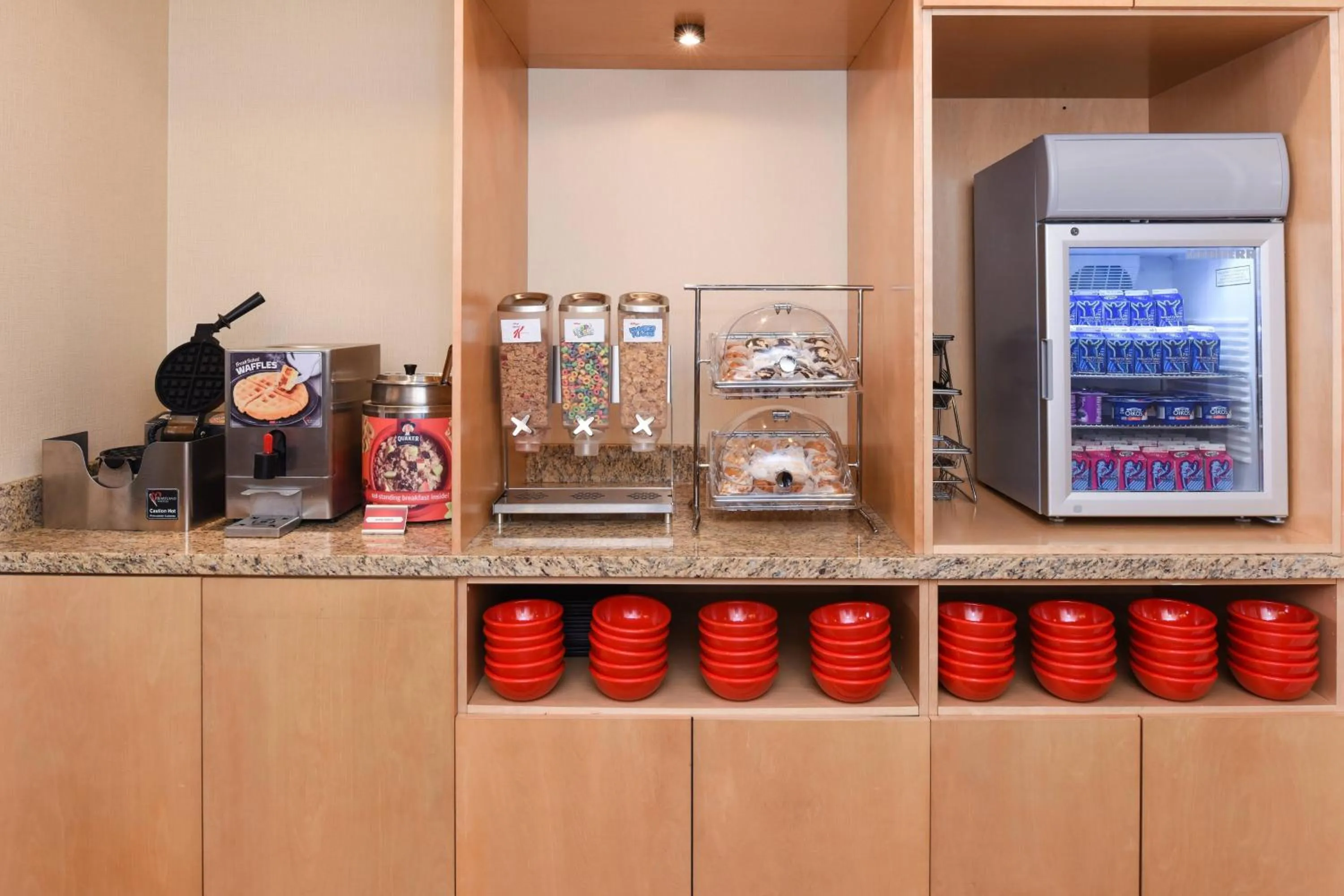 Breakfast in TownePlace by Marriott Suites Detroit Auburn Hills