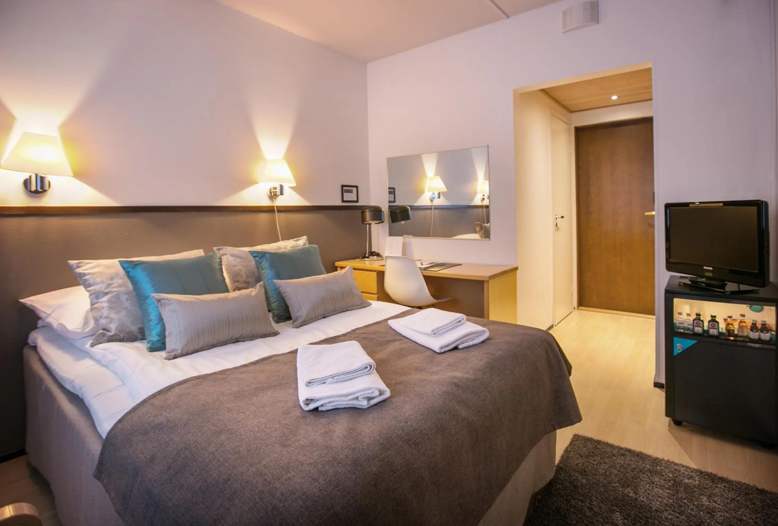 Photo of the whole room, Bed in Hotelli Gustavelund