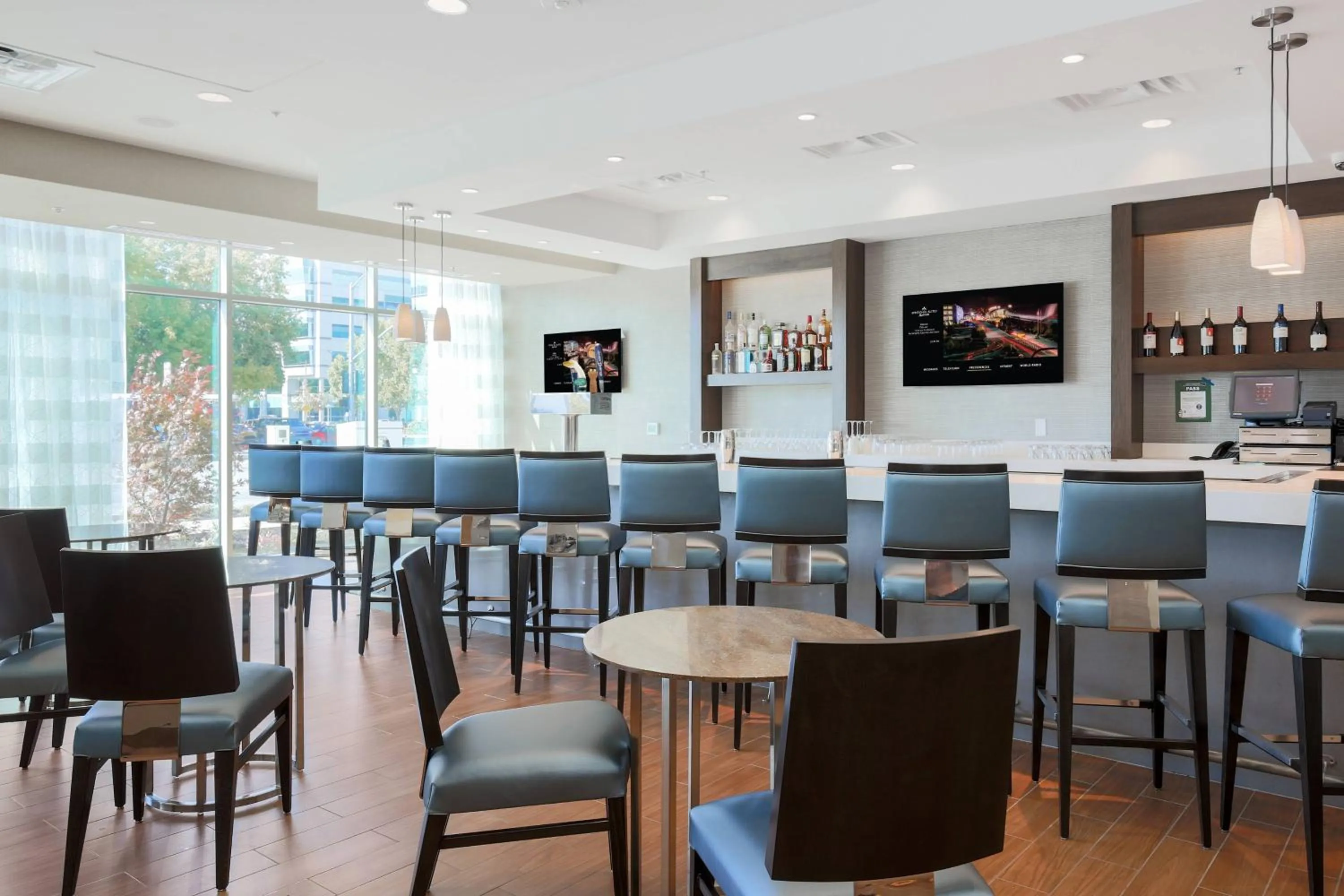 Lounge or bar in SpringHill Suites by Marriott San Jose Airport