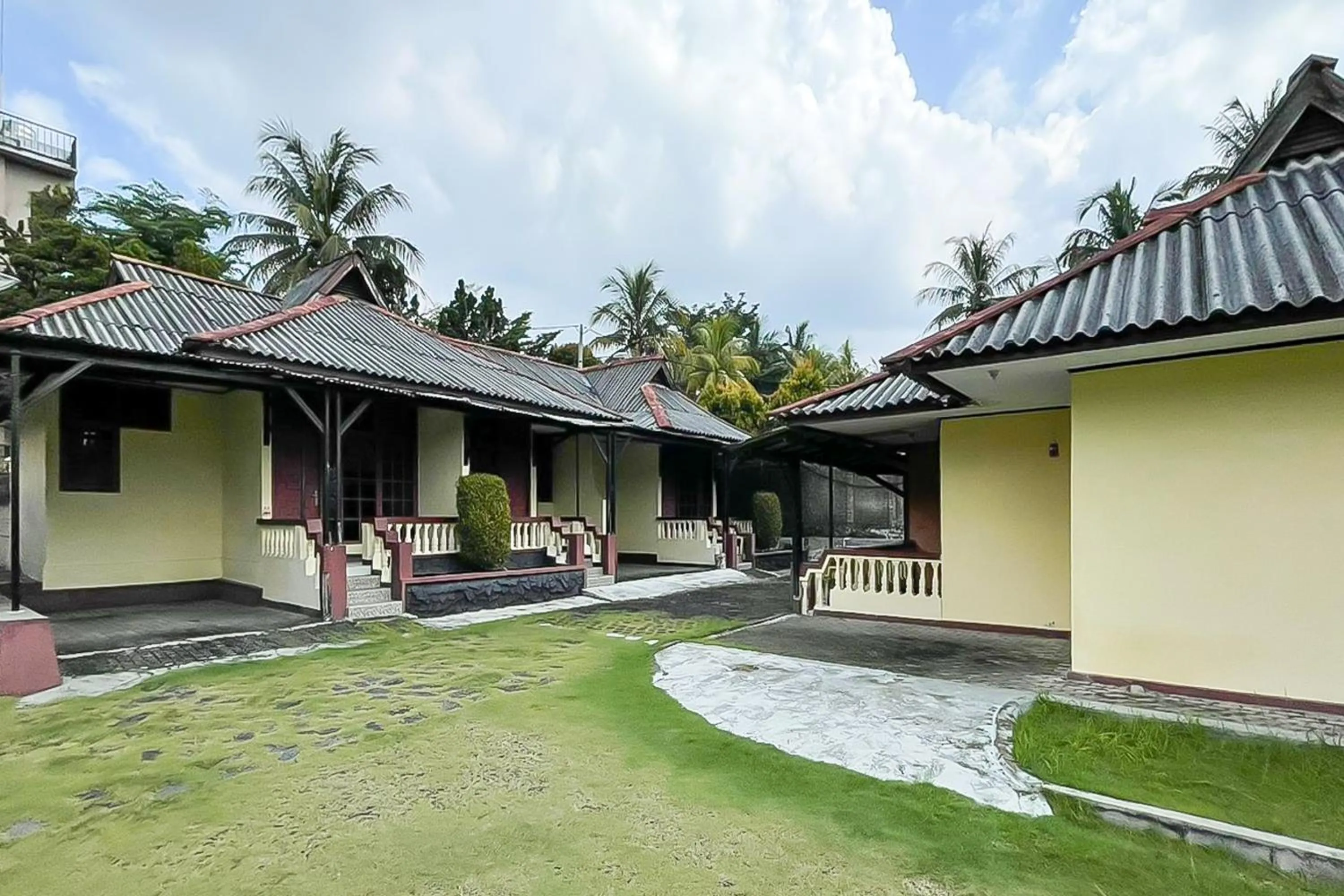 Hotel Syariah Panawuan RedPartner