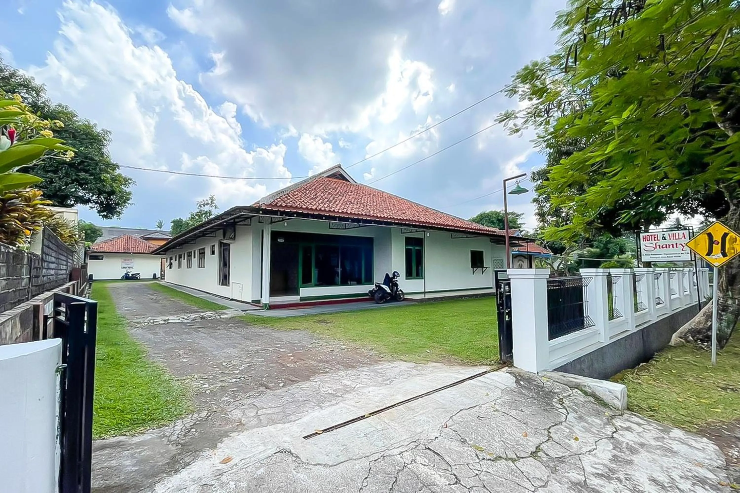 Hotel Syariah Panawuan RedPartner