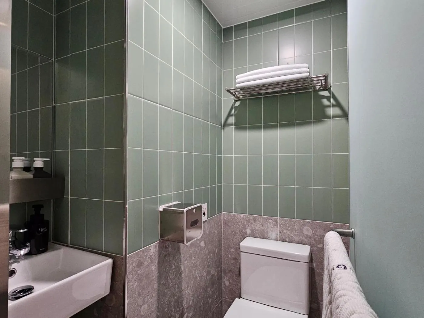 Bathroom in Huga Inn