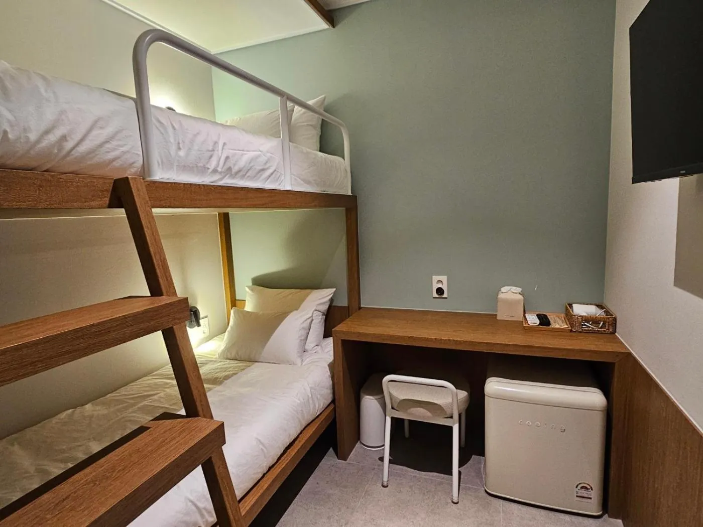 bunk bed, Bed in Huga Inn