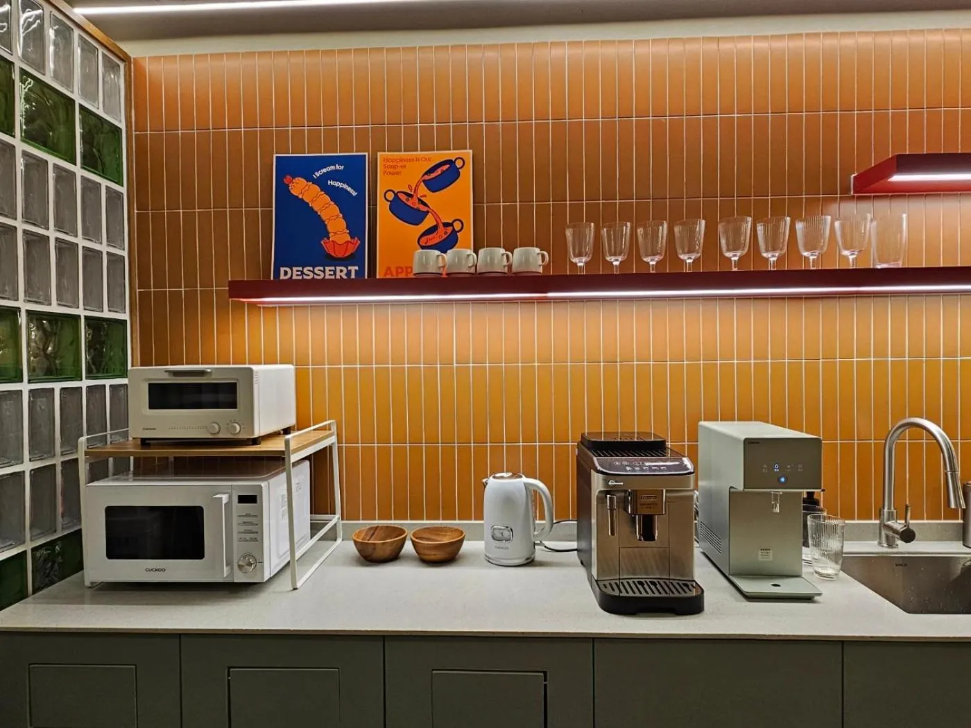 Coffee/tea facilities in Huga Inn