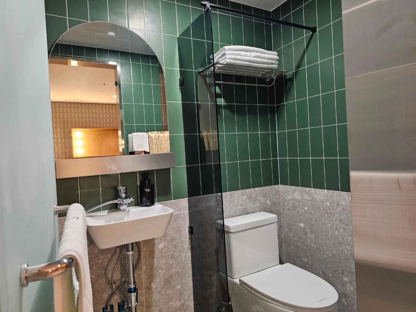 Bathroom in Huga Inn