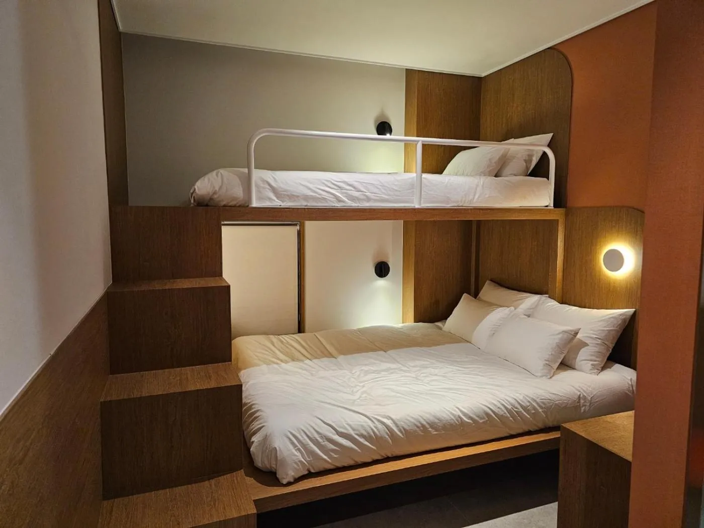 bunk bed, Bed in Huga Inn
