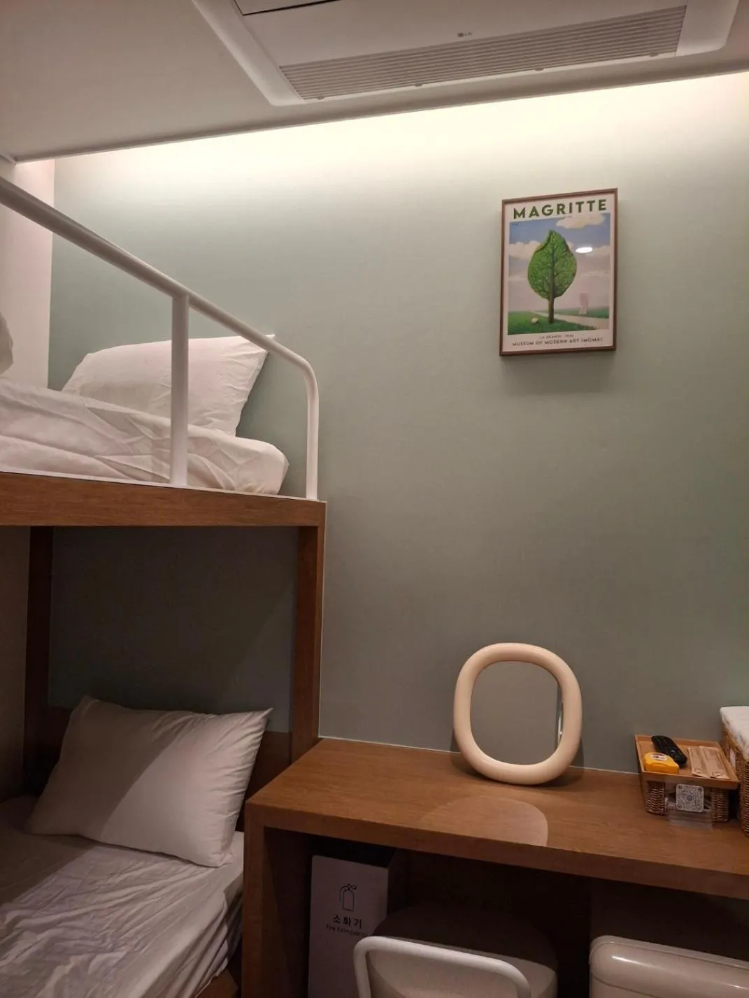 bunk bed, Bed in Huga Inn