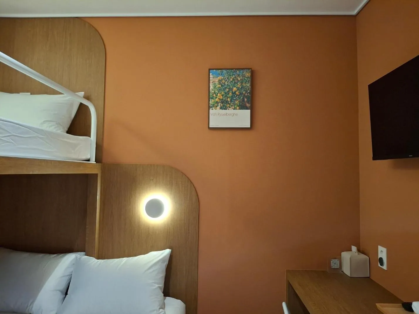 Bed in Huga Inn