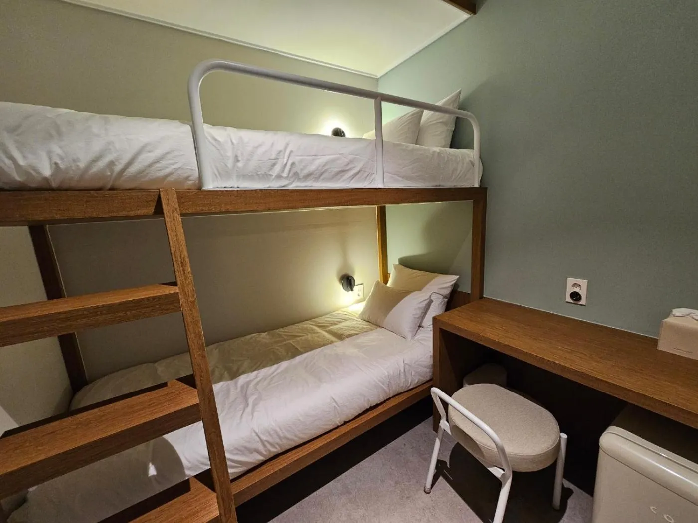bunk bed, Bed in Huga Inn