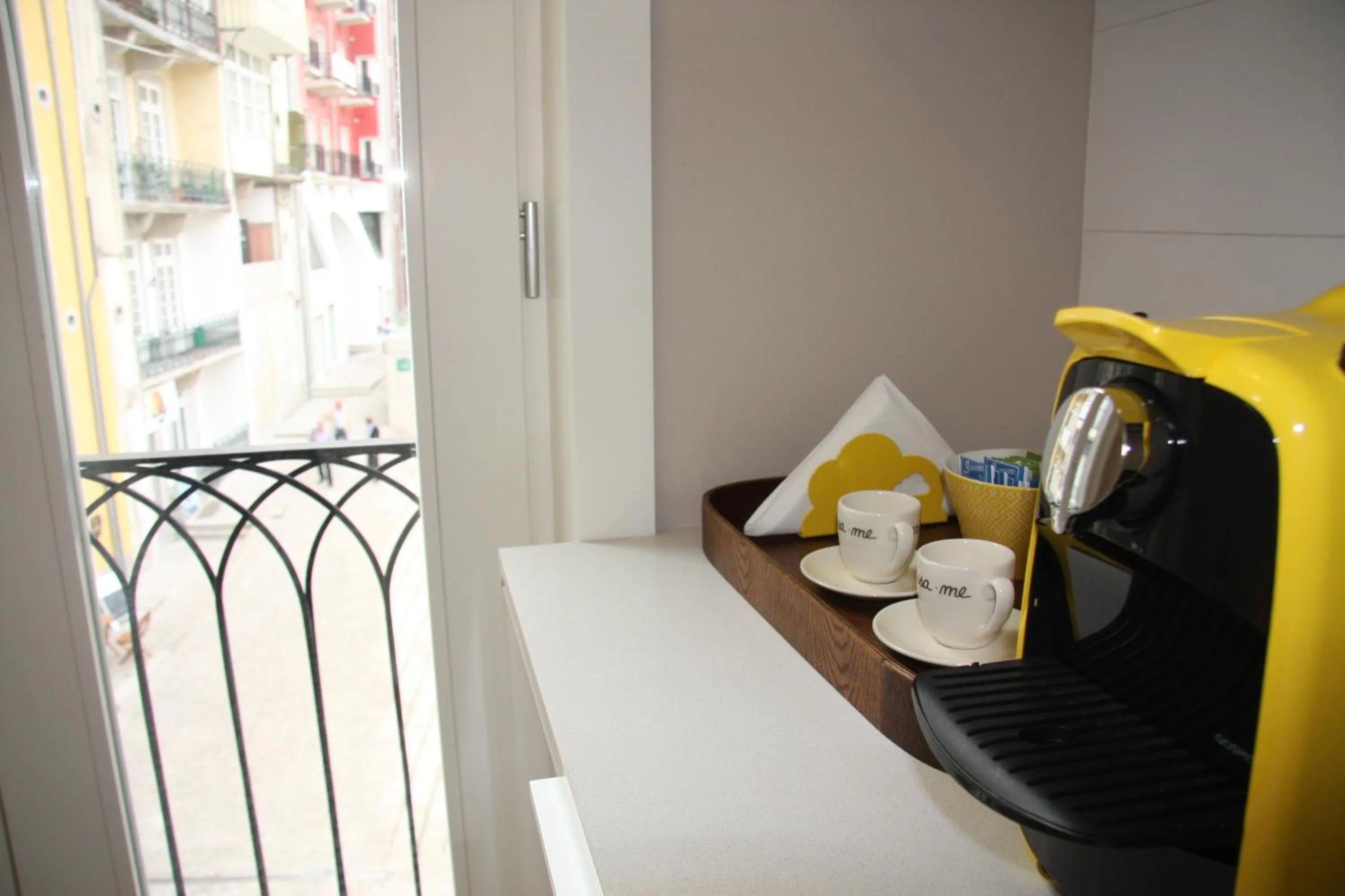 Toctoc Yellow
