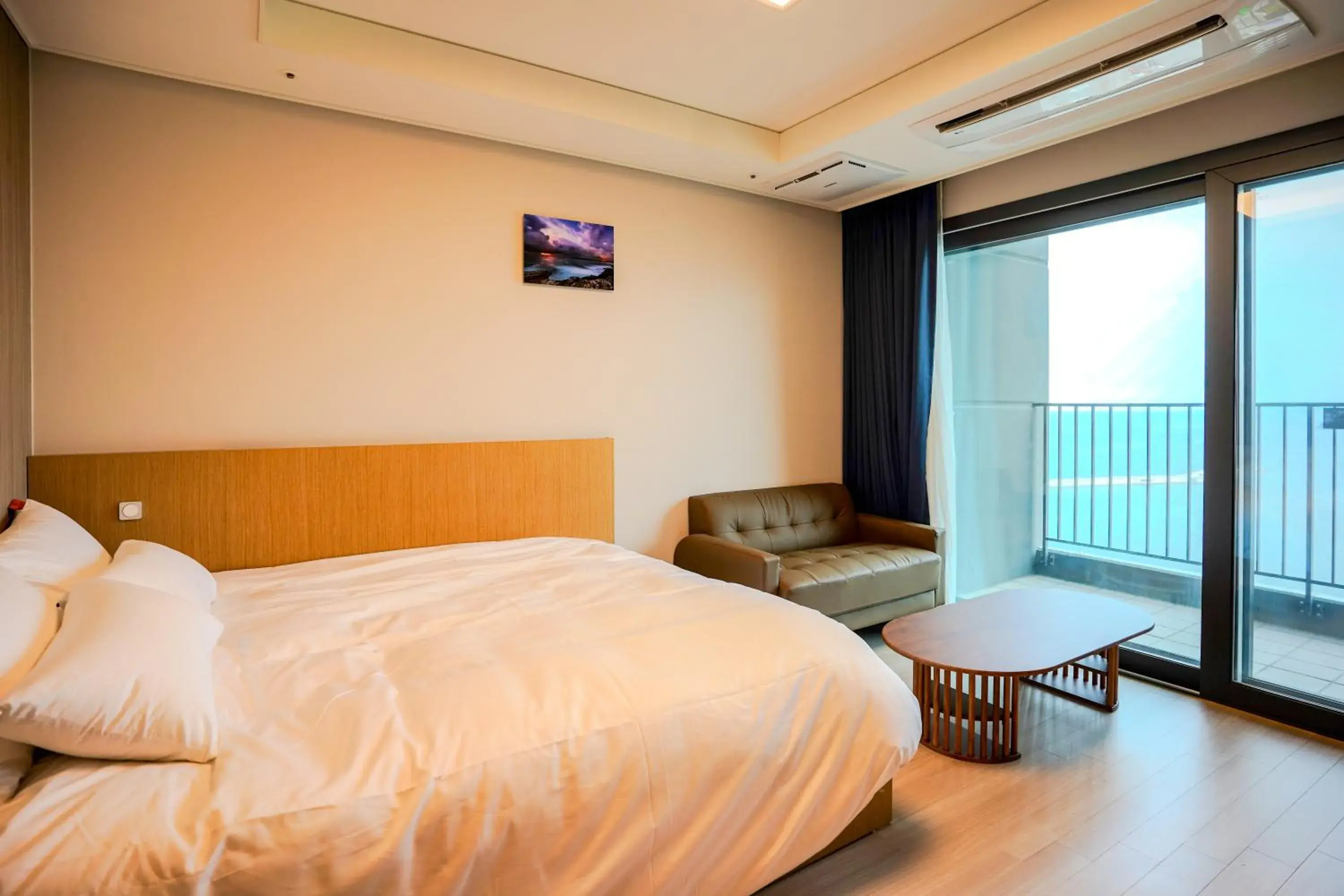 Bed in More than Sokcho Bed in More than Sokcho