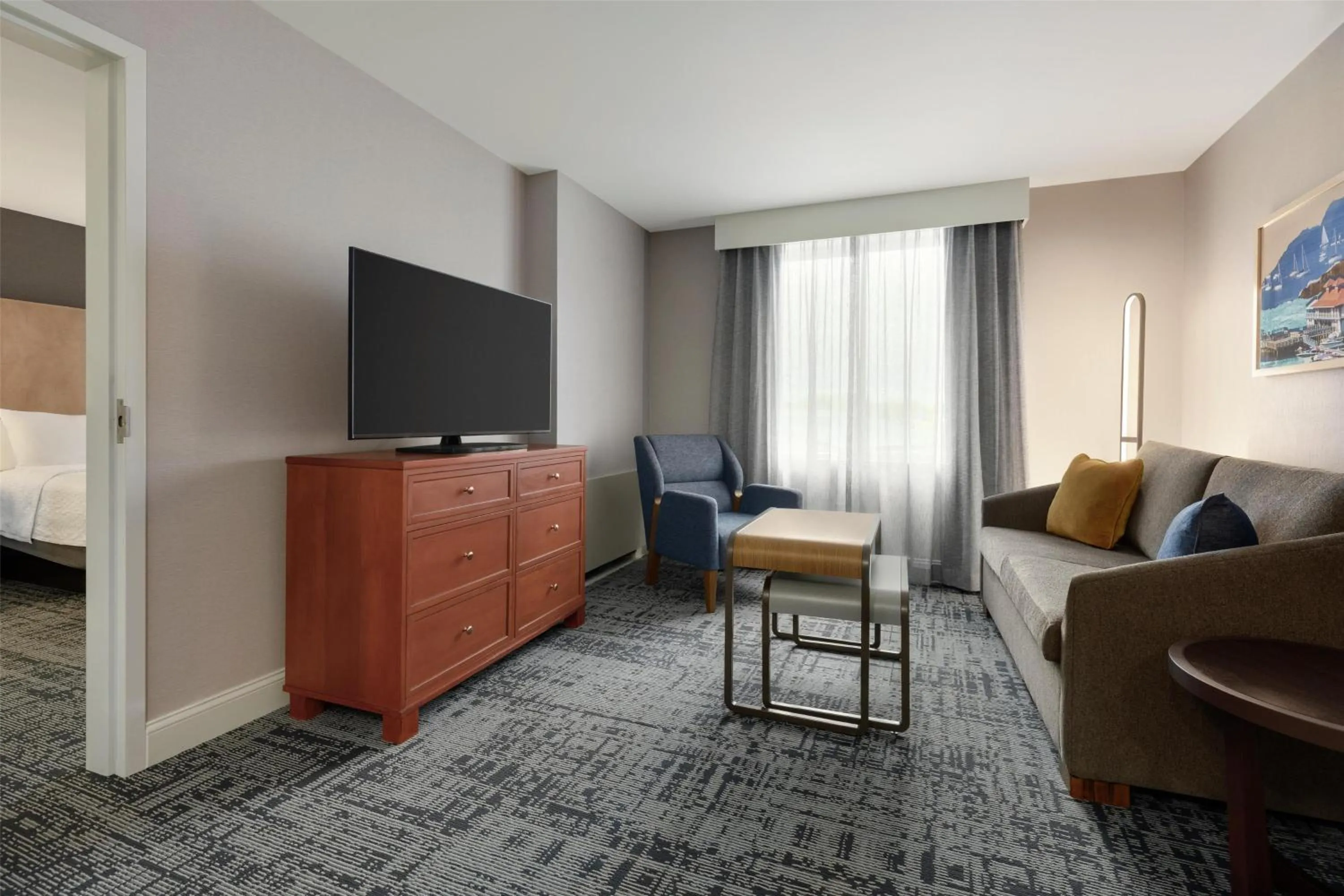 Living room, Bed in Homewood Suites by Hilton Burlington