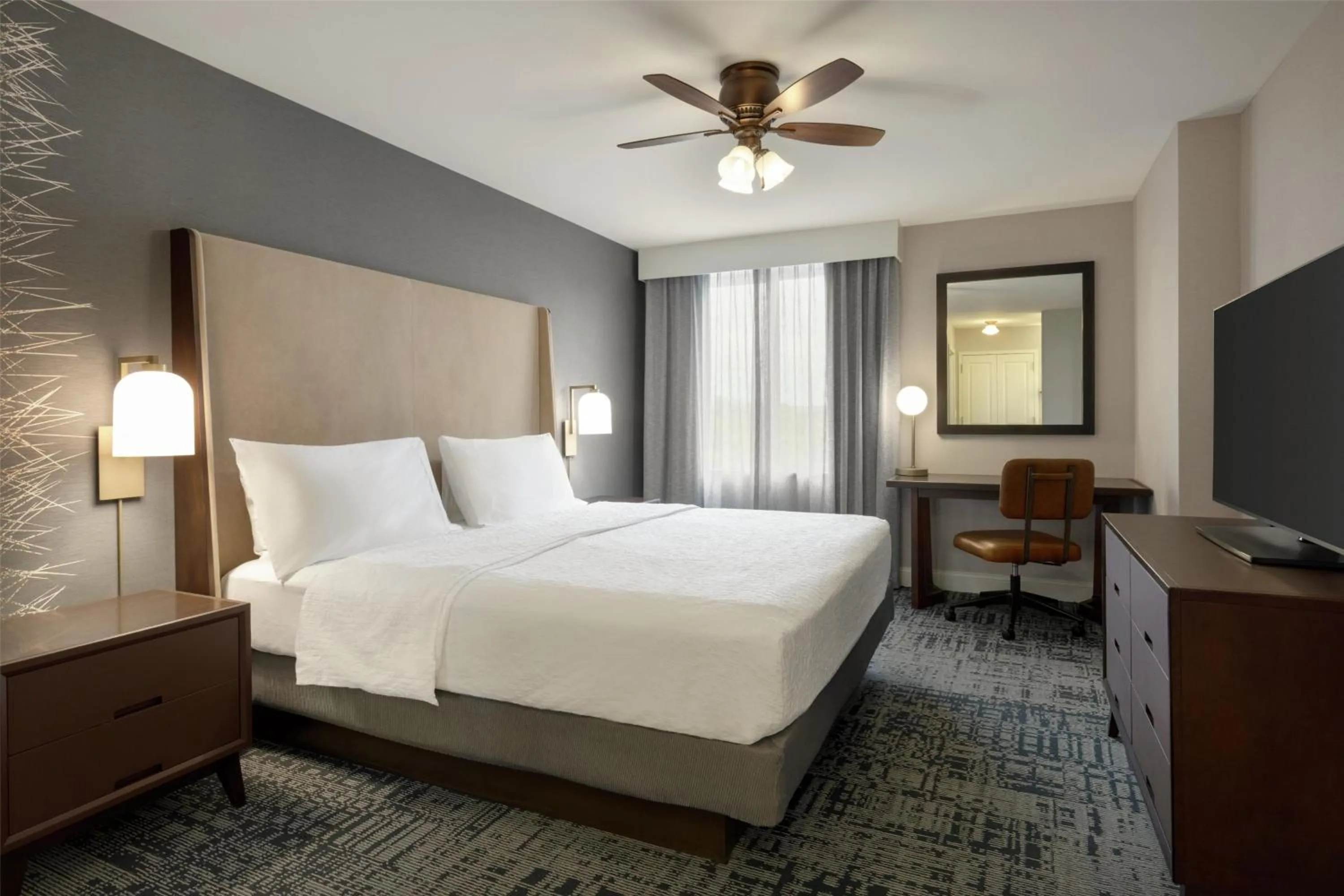 Bedroom, Bed in Homewood Suites by Hilton Burlington