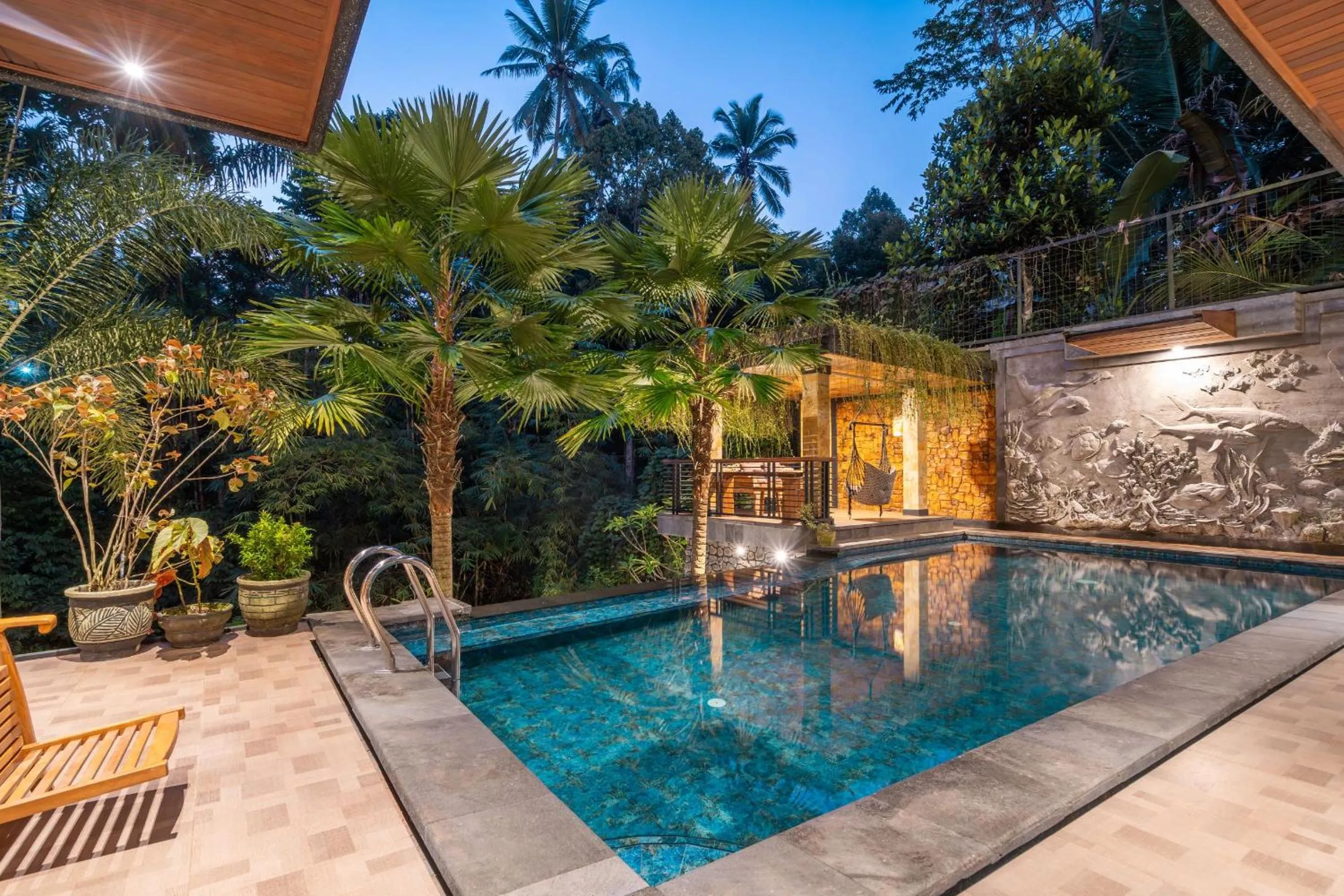 Swimming pool in Maru Fortuna Villa by Moria